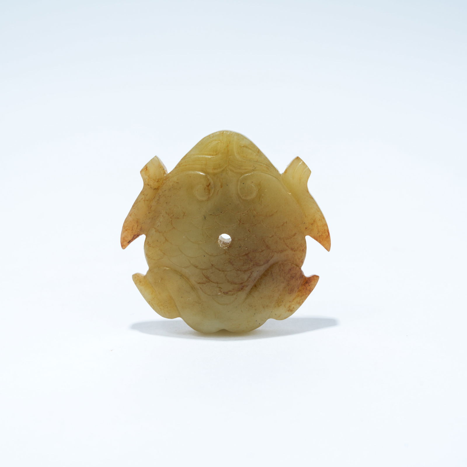 A HETIAN JADE CARVED GOLD TOAD PENDANT: Hetian Jade Carved Gold Toad Pendant