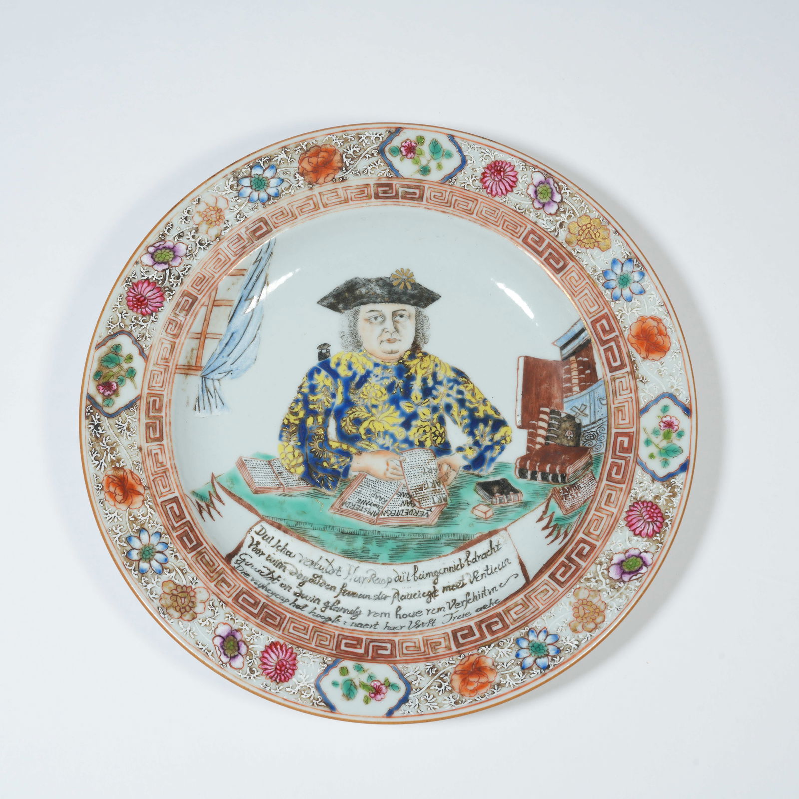 A FAMILLE-ROSE DISH WITH FIGURE MOTIFS: Famille-rose Dish with Figure Motifs