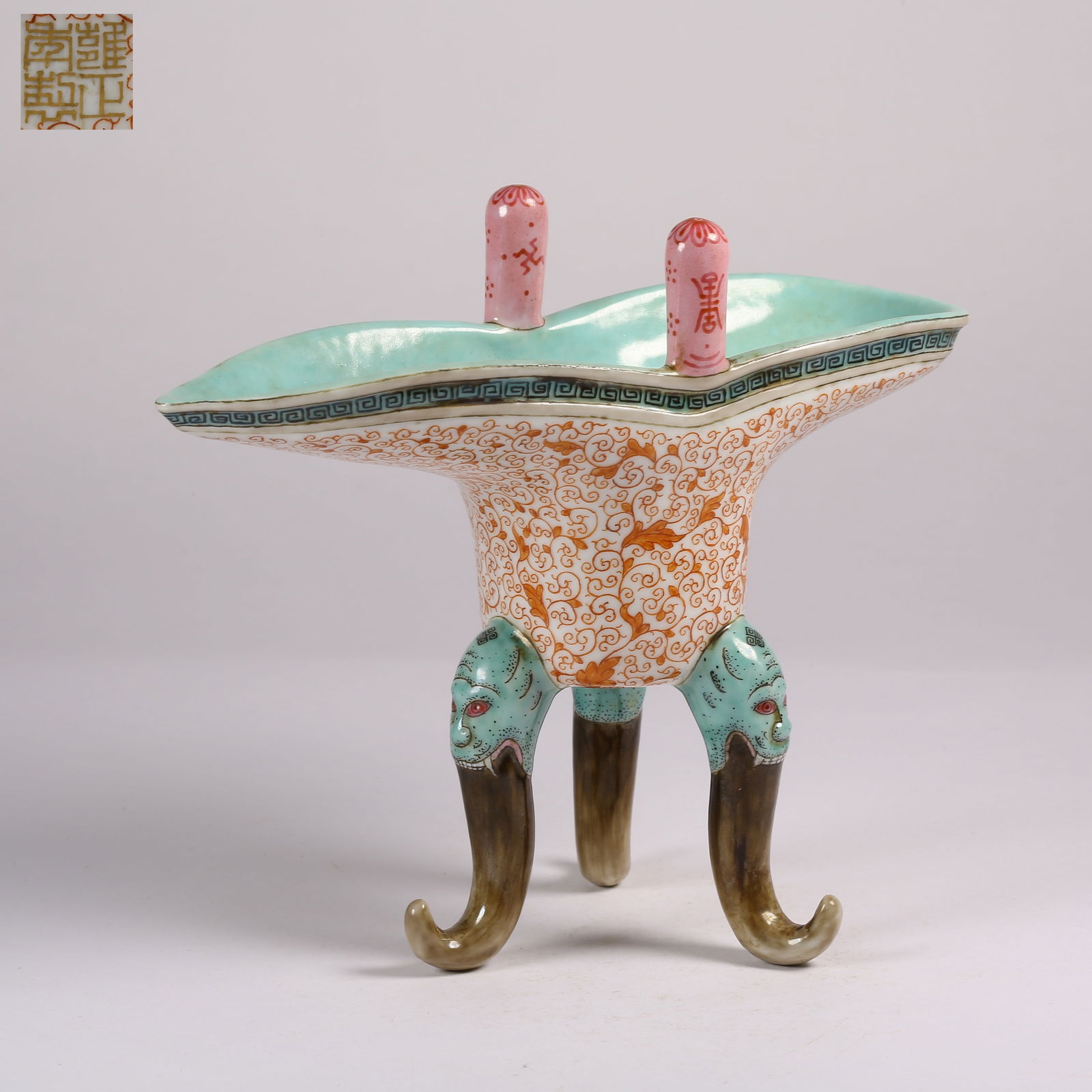 A FAMILLE ROSE JUE CUP: Famille Rose Jue Cup