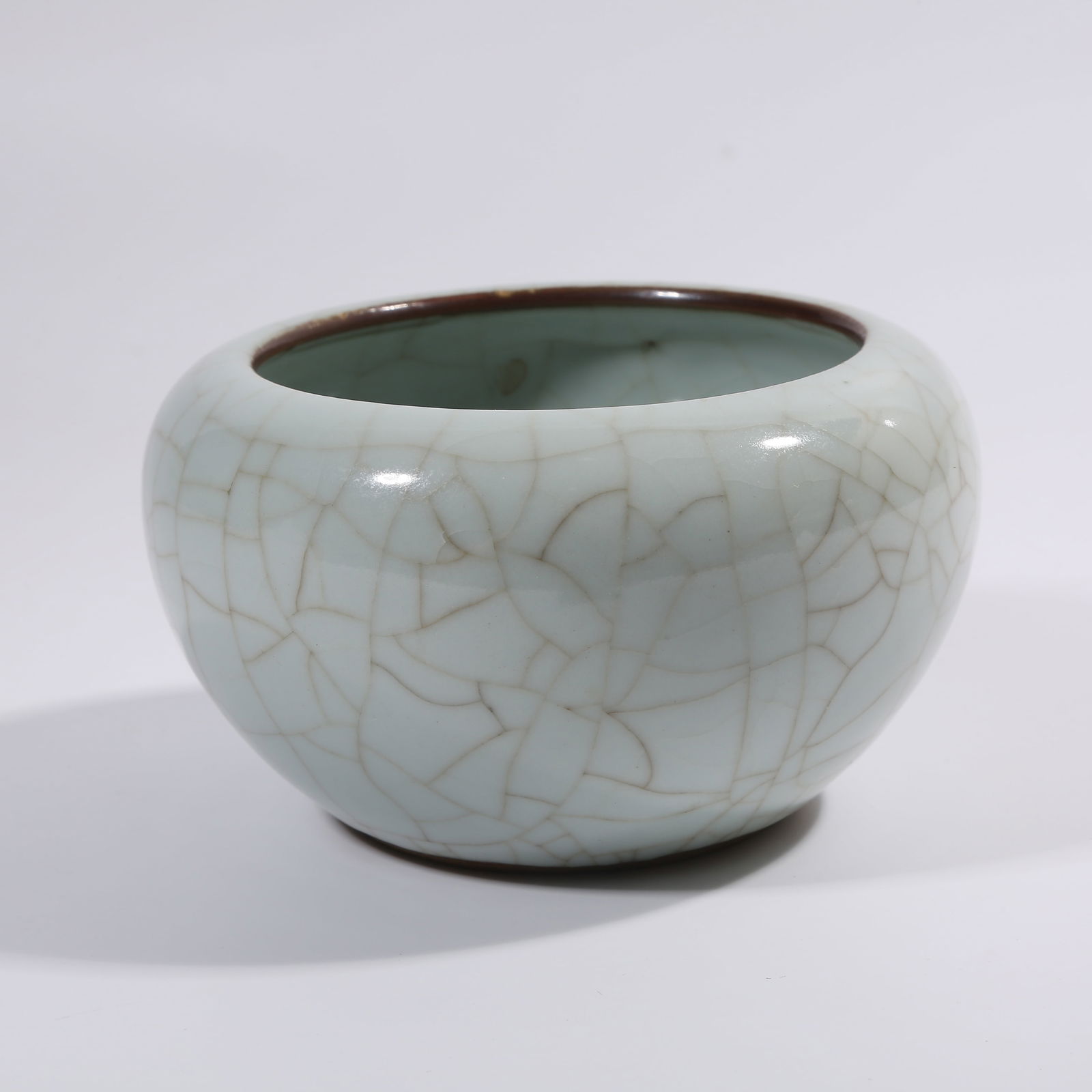 A SONG DYNASTY GUAN KILN BOWL-SHAPED WASH: Song Dynasty Guan Kiln Bowl-Shaped Wash