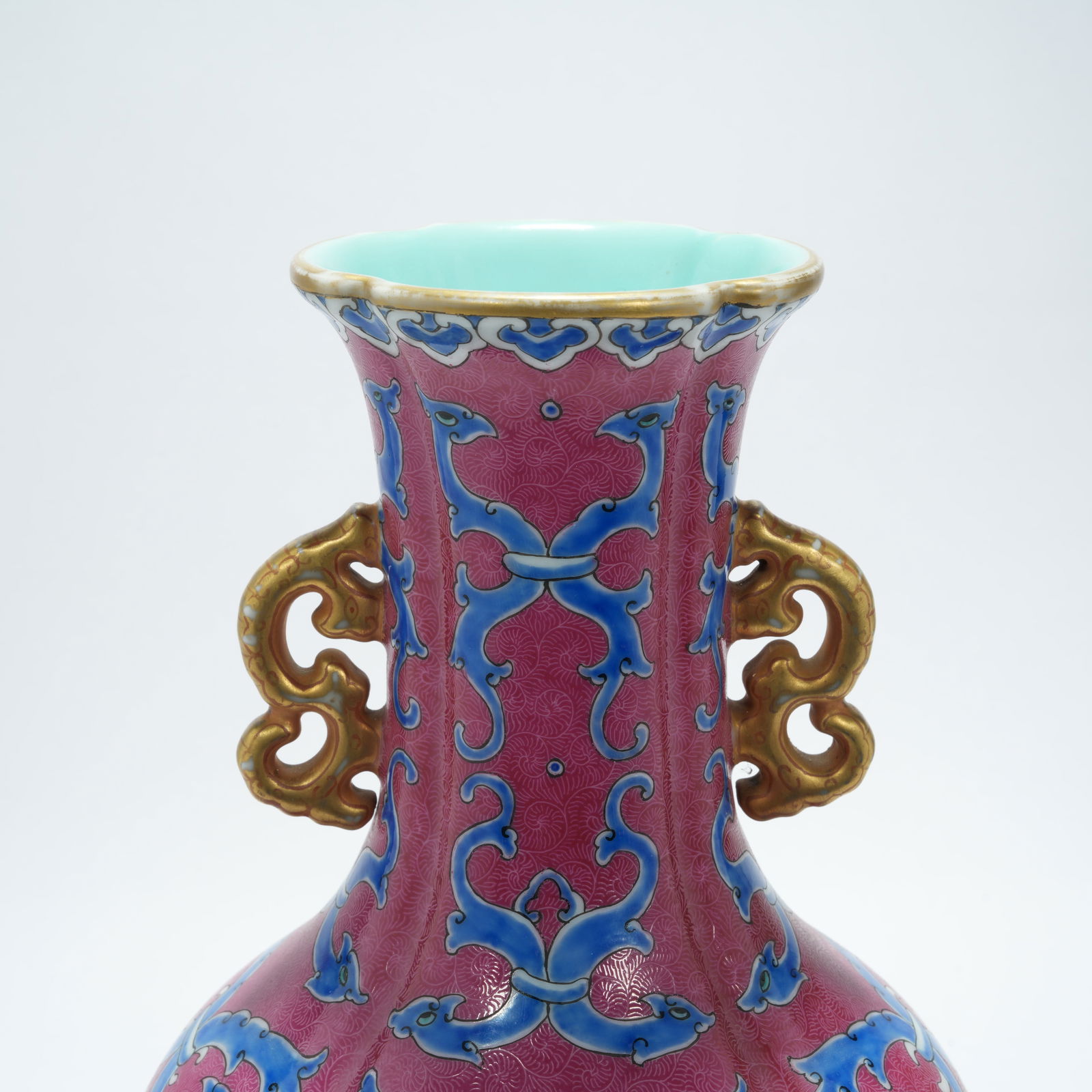 A ROUGE DE FER DOUBLE-HANDLED ROLLER-PATTERN VASE - 2
