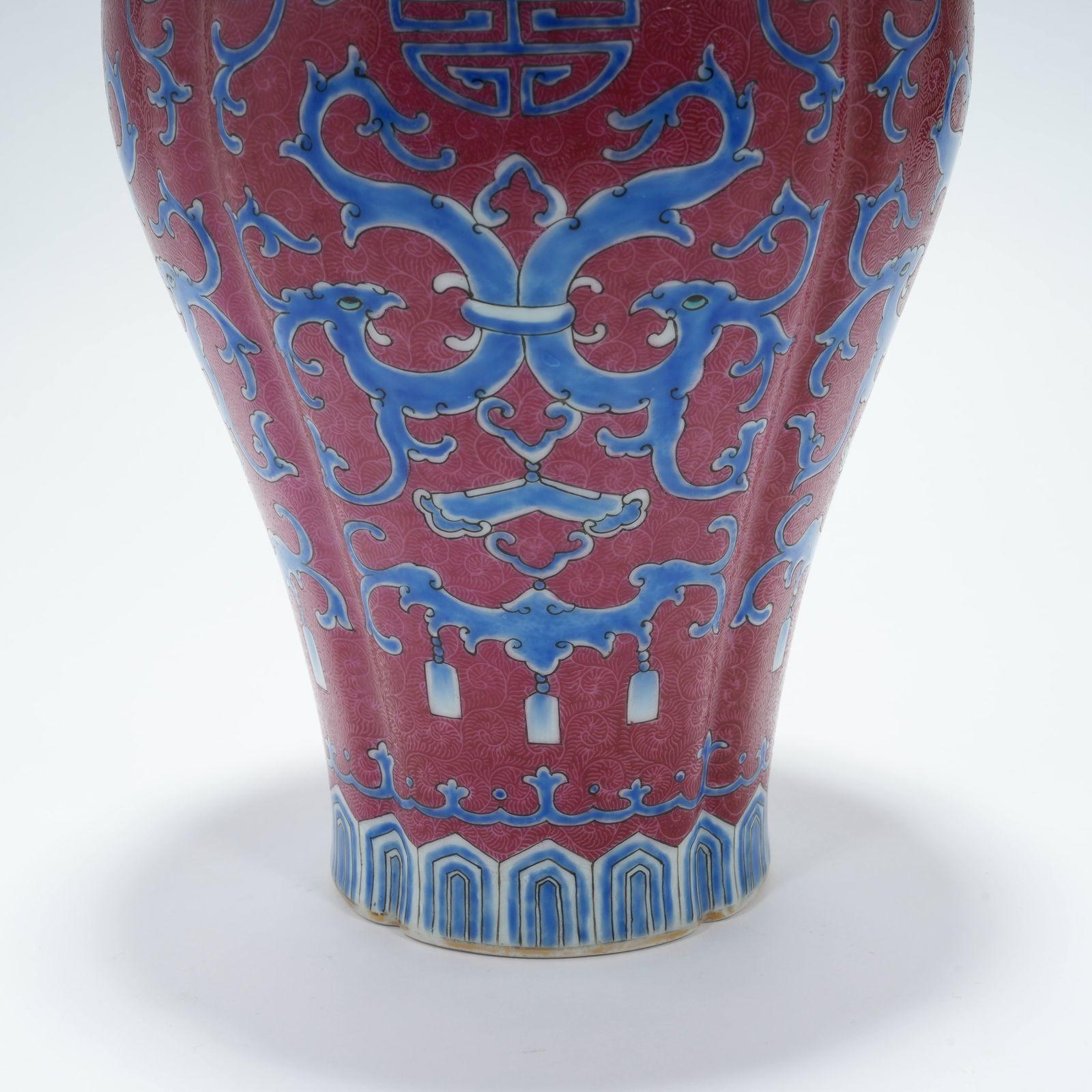 A ROUGE DE FER DOUBLE-HANDLED ROLLER-PATTERN VASE - 3