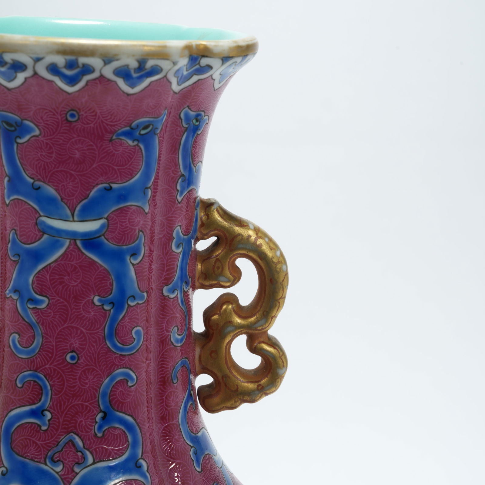 A ROUGE DE FER DOUBLE-HANDLED ROLLER-PATTERN VASE - 7