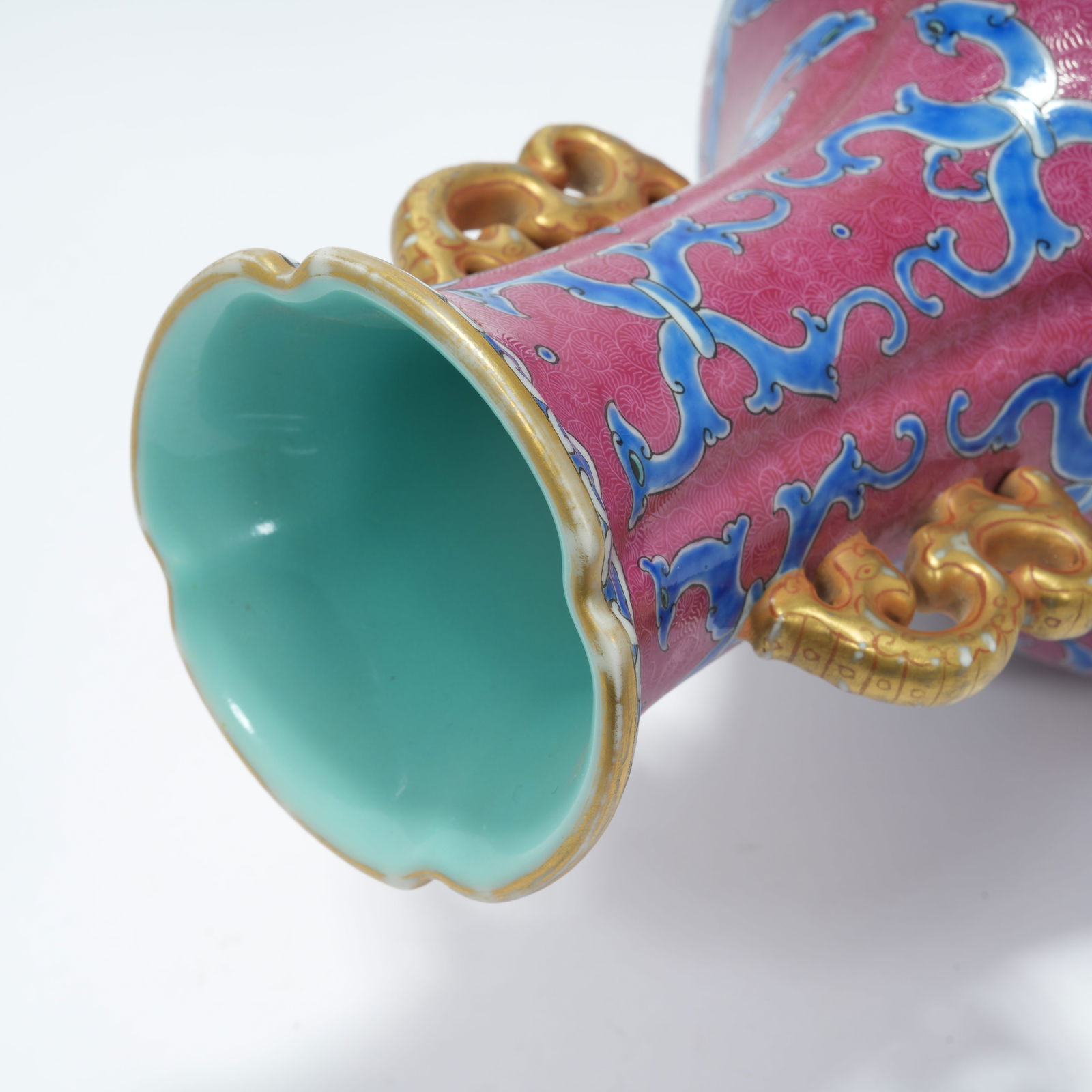 A ROUGE DE FER DOUBLE-HANDLED ROLLER-PATTERN VASE - 8