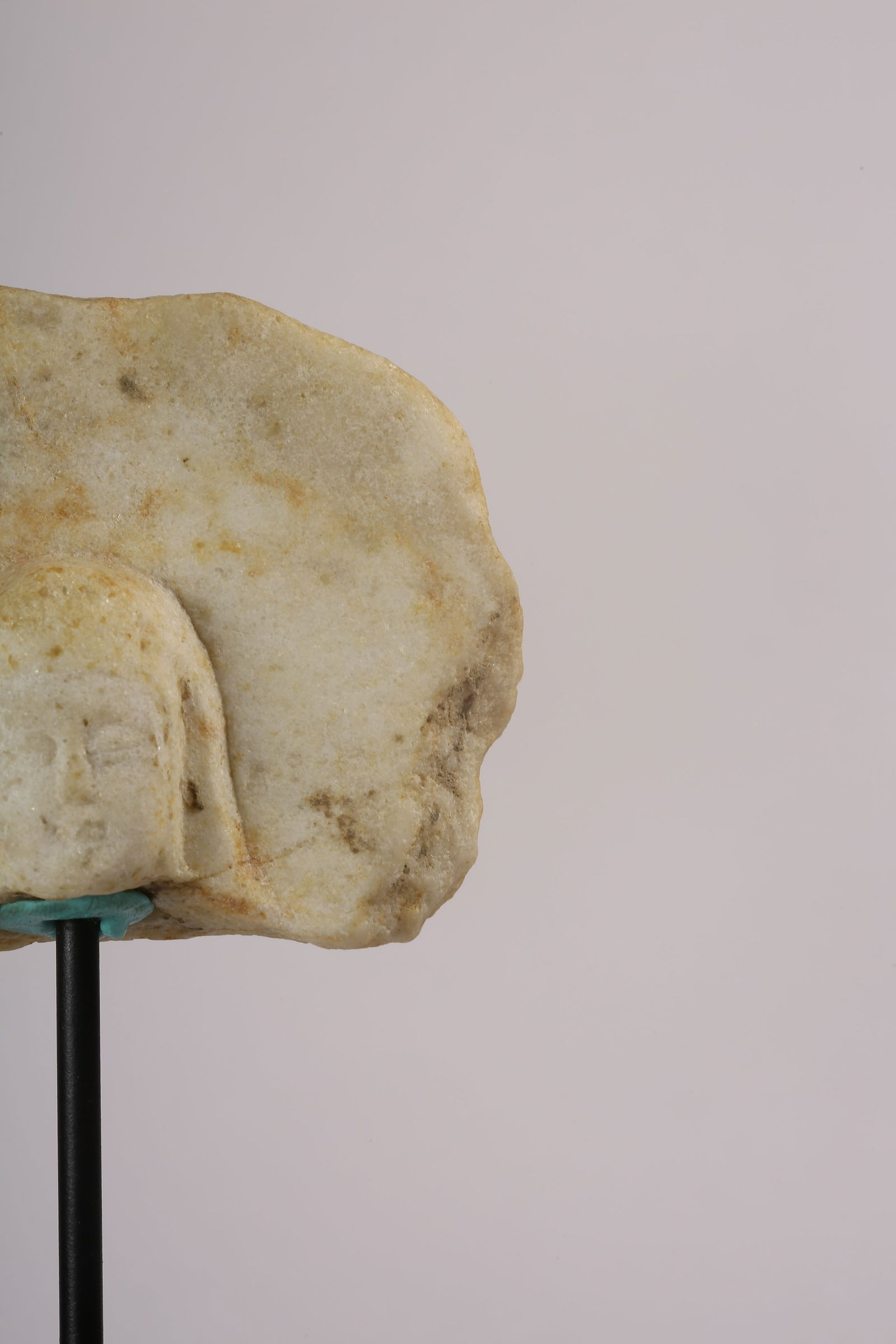 A WHITE MARBLE BUDDHA HEAD - 4