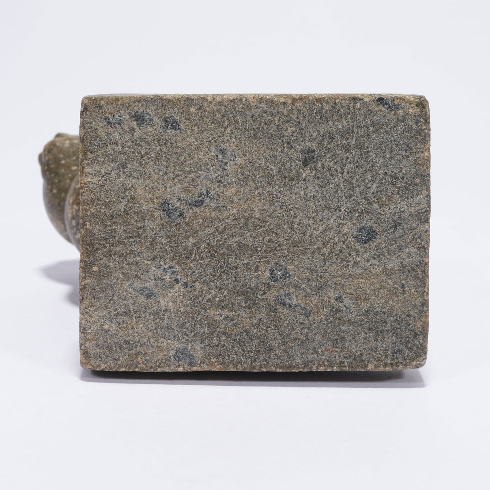 A LEOPARD-PATTERN STONE CAT FIGURINE - 10