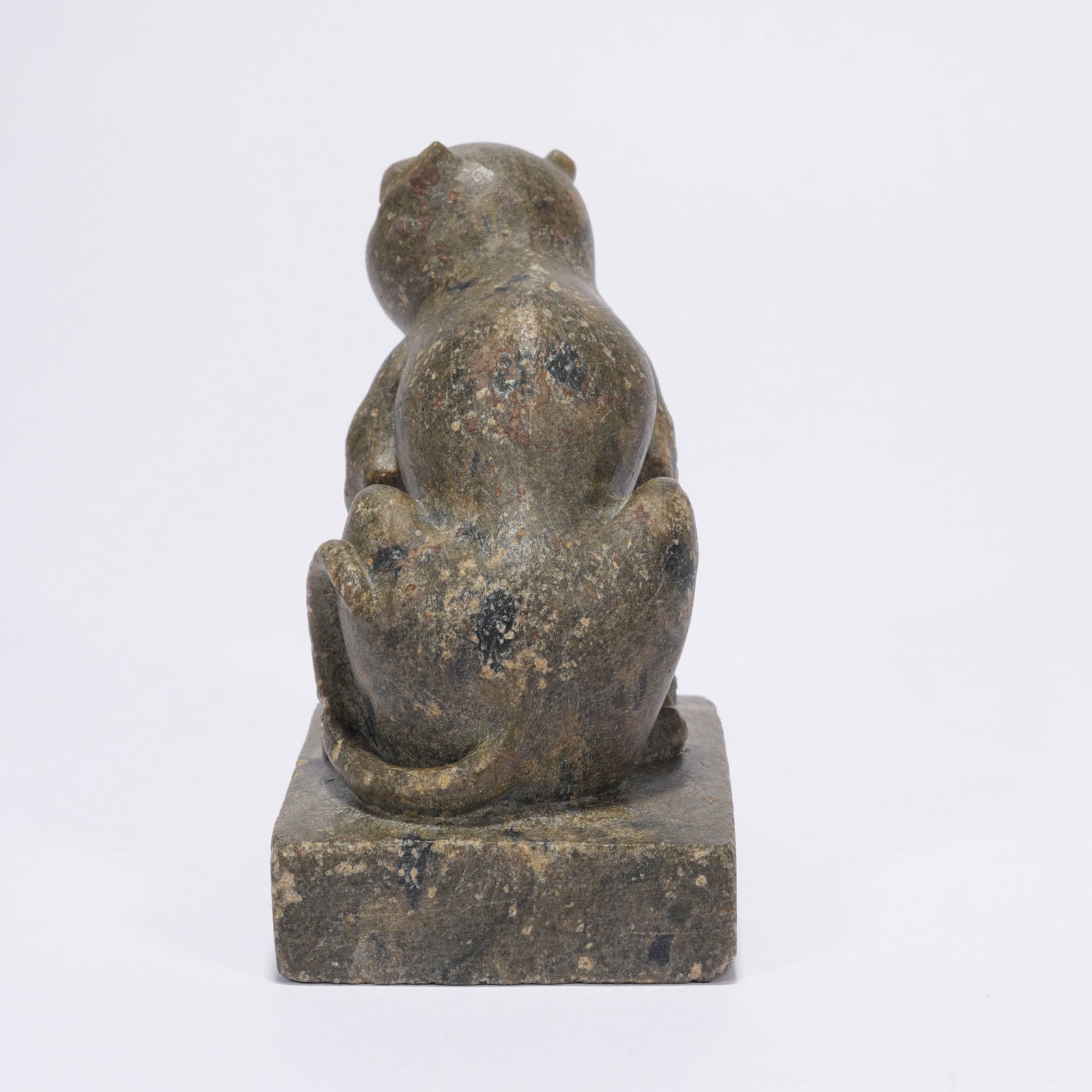 A LEOPARD-PATTERN STONE CAT FIGURINE - 5
