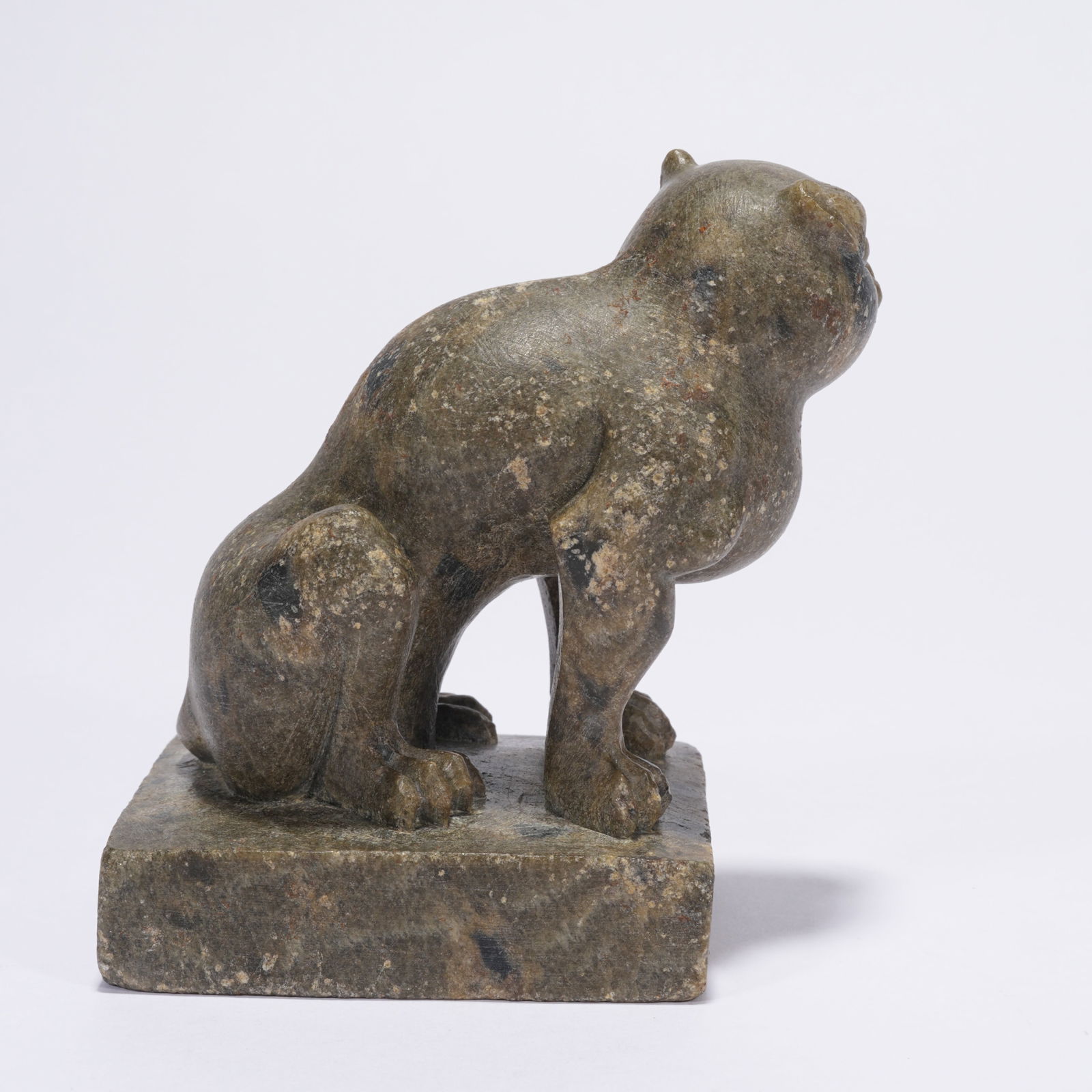A LEOPARD-PATTERN STONE CAT FIGURINE - 6