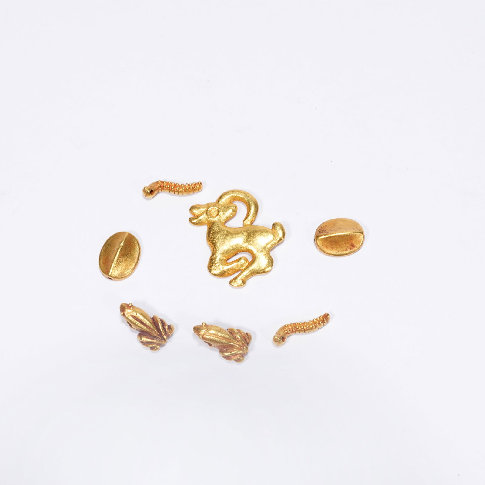 A GROUP OF PURE GOLD ORNAMENTS: Group of Pure Gold Ornaments