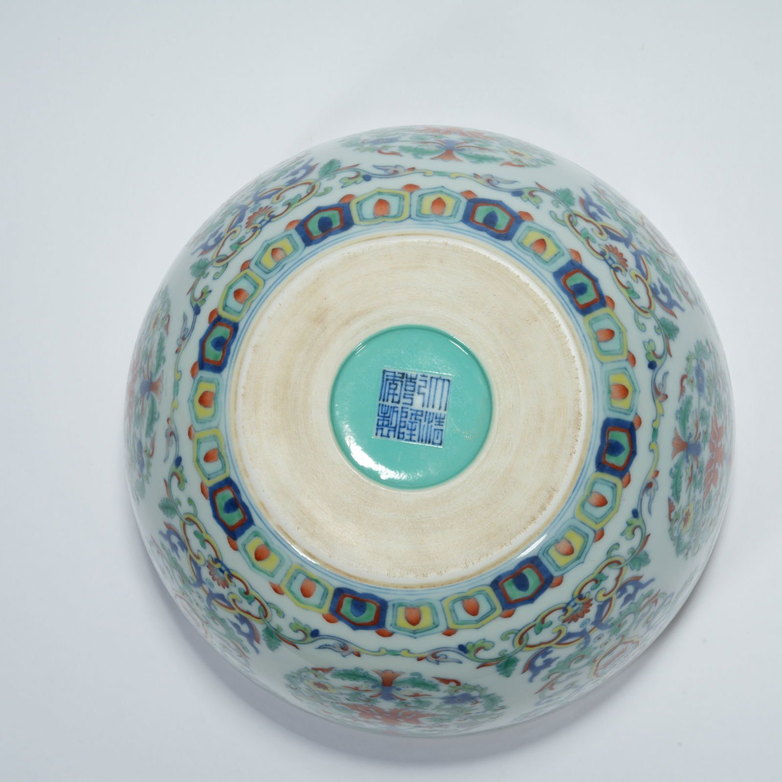 A DOUCAI INTERTWINED FLOWER PATTERN JAR - 10