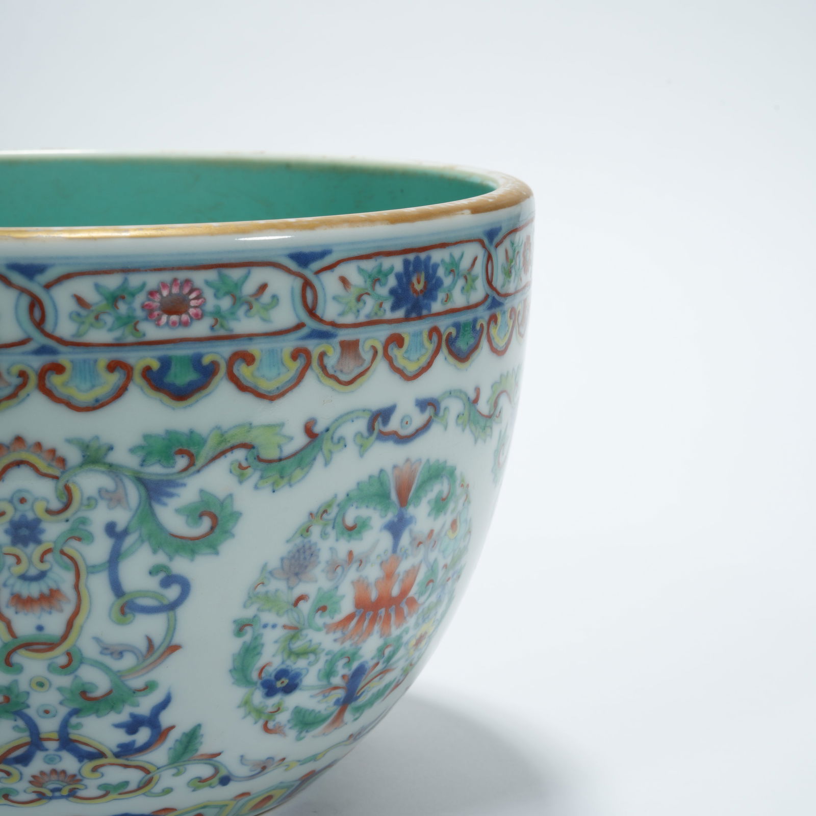 A DOUCAI INTERTWINED FLOWER PATTERN JAR - 2