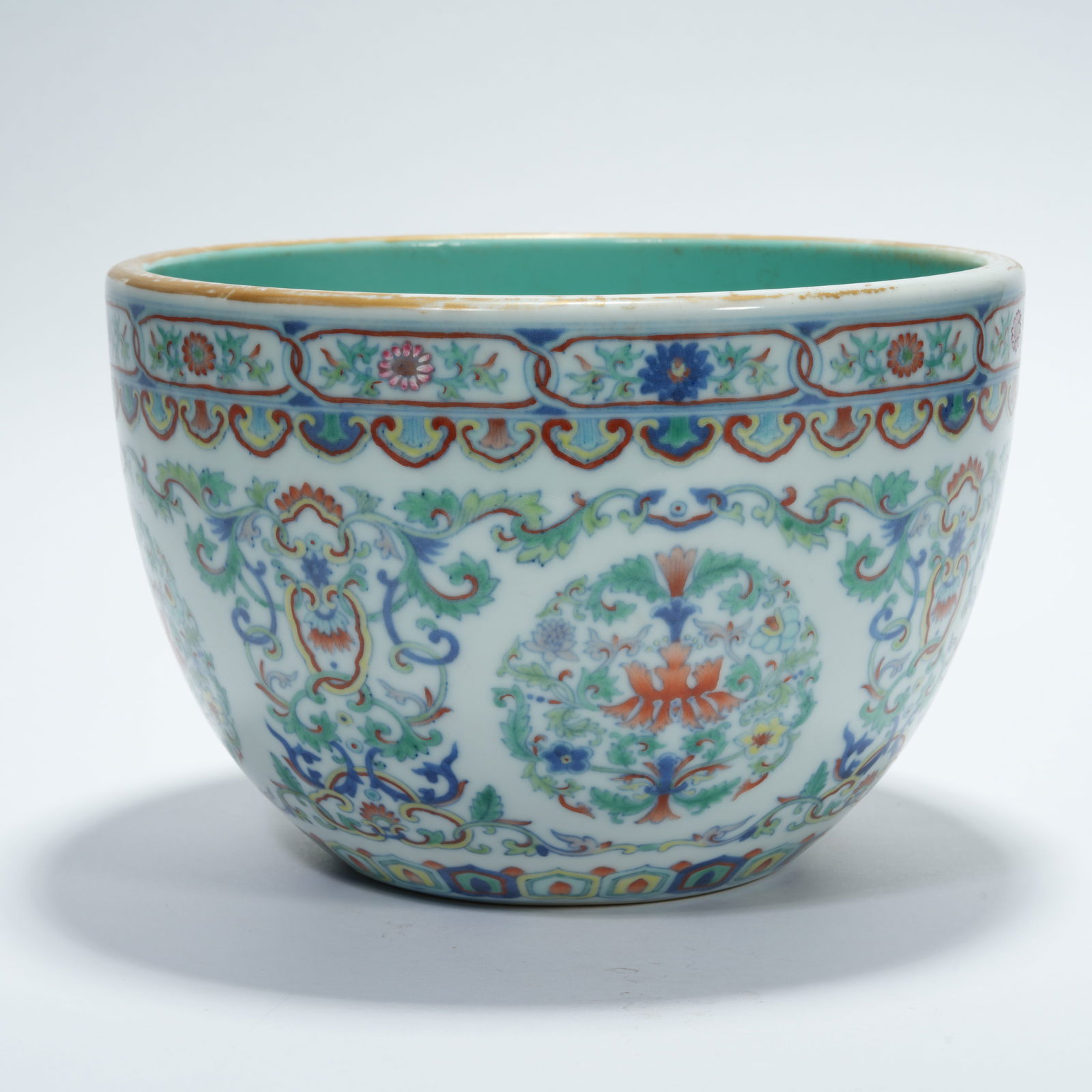 A DOUCAI INTERTWINED FLOWER PATTERN JAR - 4