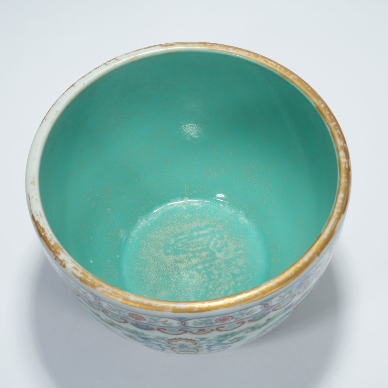 A DOUCAI INTERTWINED FLOWER PATTERN JAR - 9