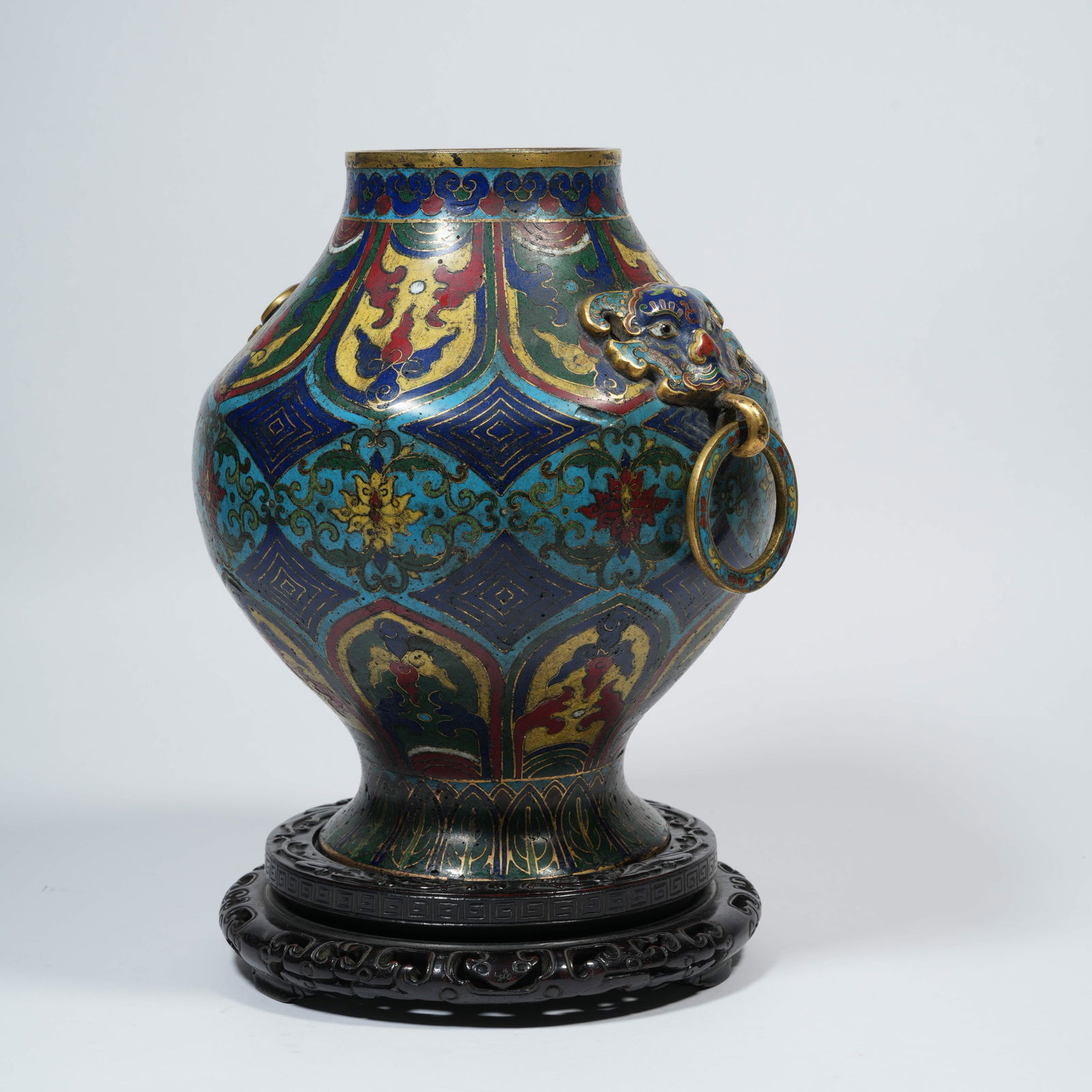 A CLOISONNÉ-ENAMEL DOUBLE-BEAST-HANDLED JAR WITH INTERTWINING FLORAL MOTIFS ON A BRONZE BODY - 2