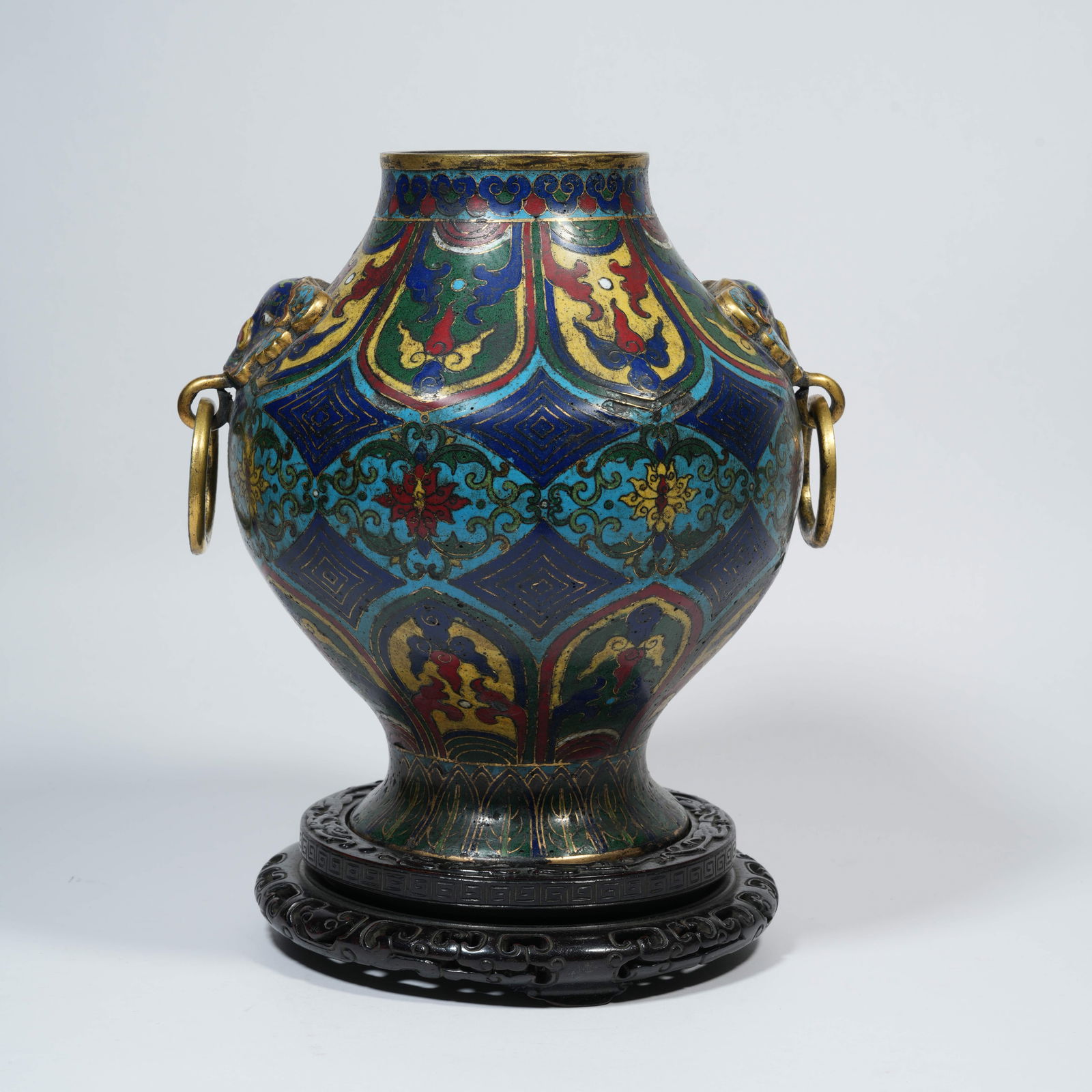 A CLOISONNÉ-ENAMEL DOUBLE-BEAST-HANDLED JAR WITH INTERTWINING FLORAL MOTIFS ON A BRONZE BODY - 5