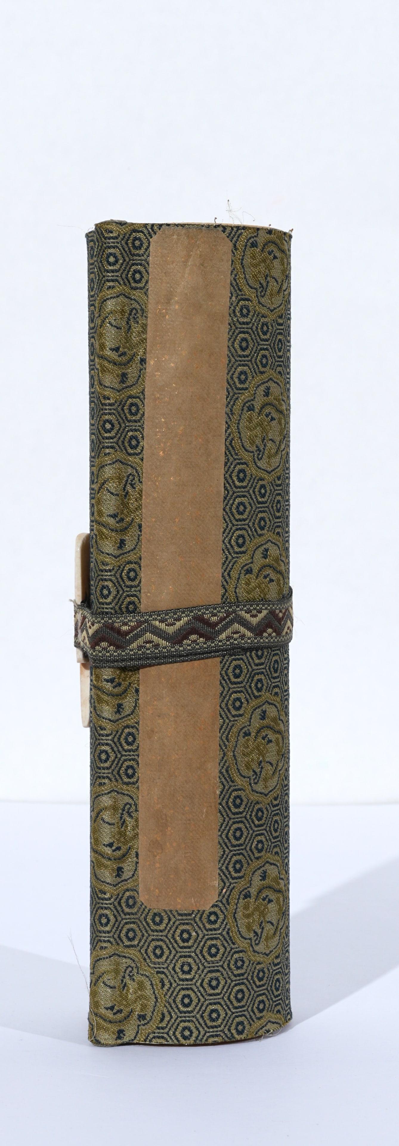 A SPRING PALACE HANDSCROLL ON SILK BY ANONYMOUS. - 2