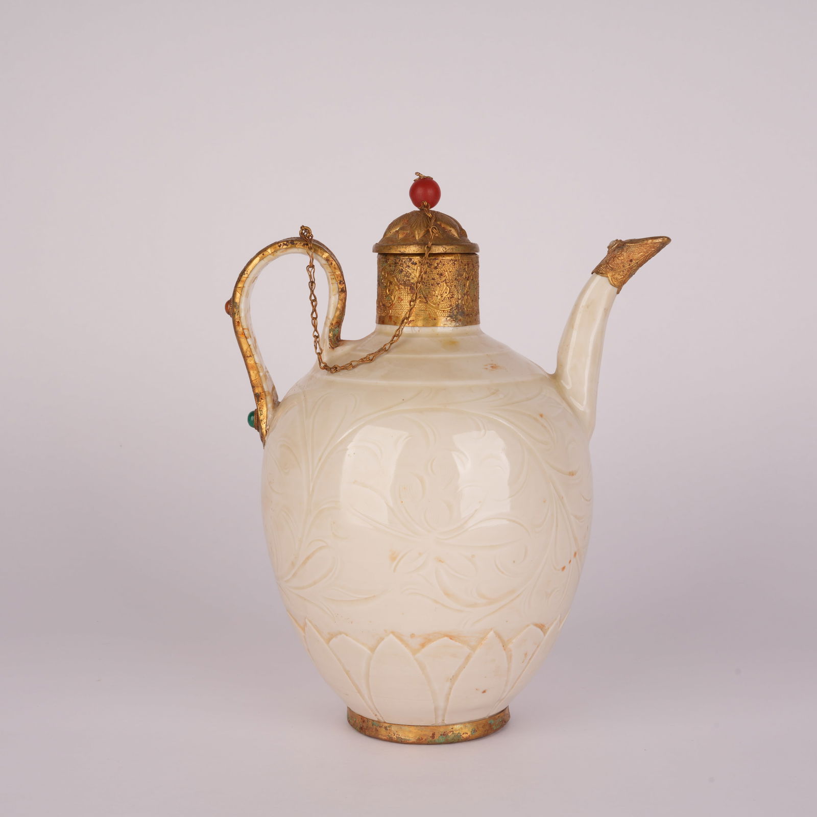 A WHITE PORCELAIN EWER WITH INLAY, LIAO DYNASTY (1 of 8)