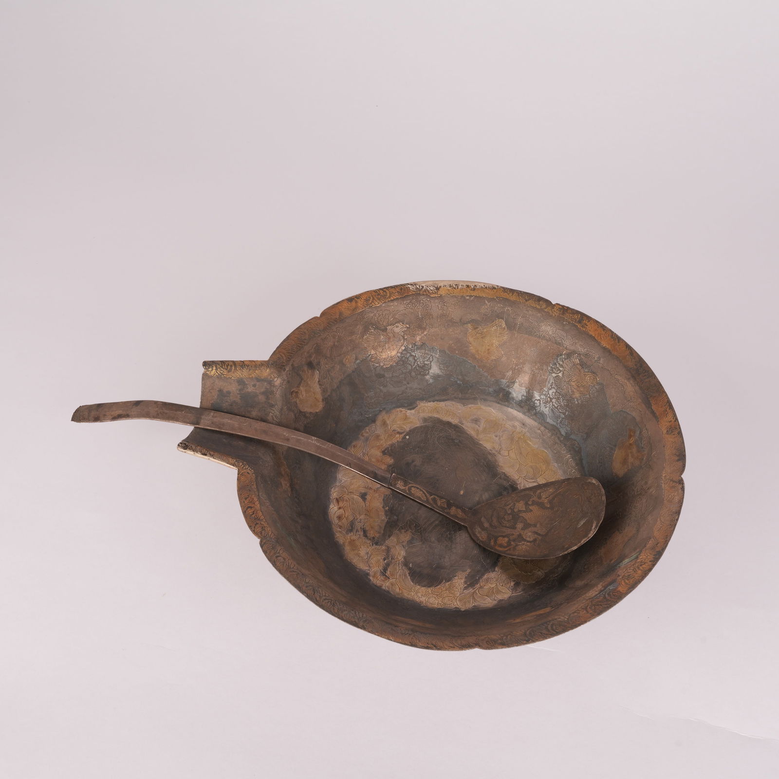 A SILVER GILT LADLE WITH FLORAL AND ANIMAL DESIGN, TANG DYNASTY (1 of 9)