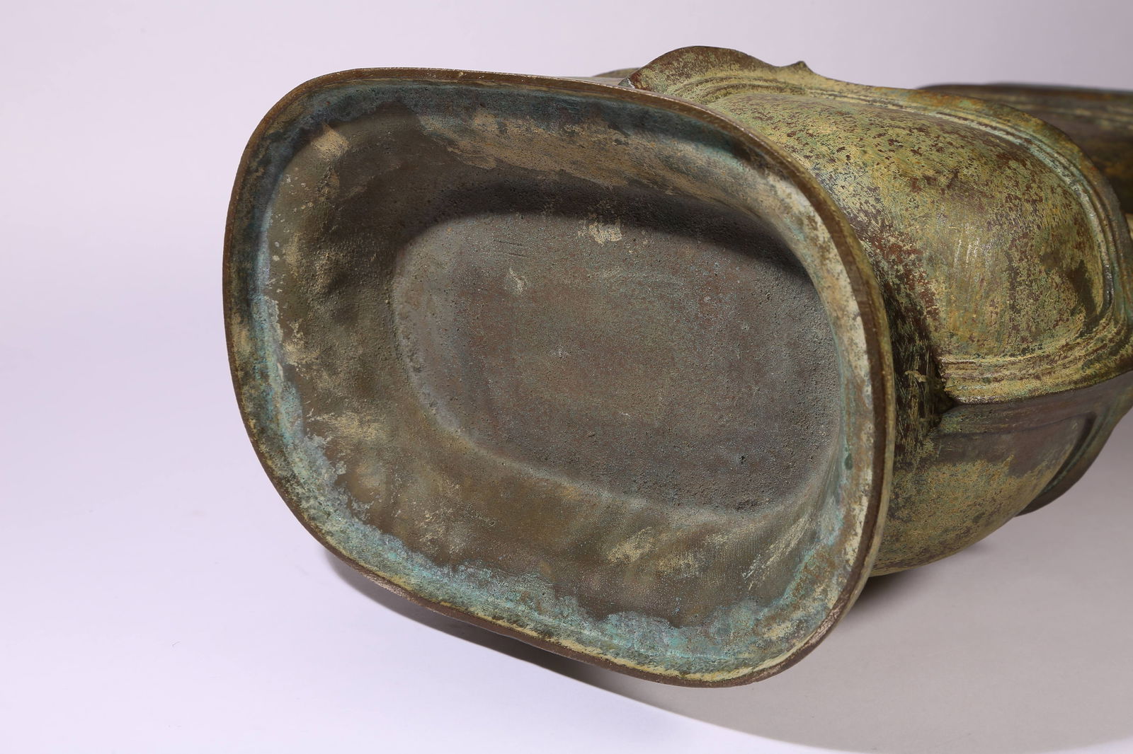 A BRONZE FLAT-HANDLED HU - 10