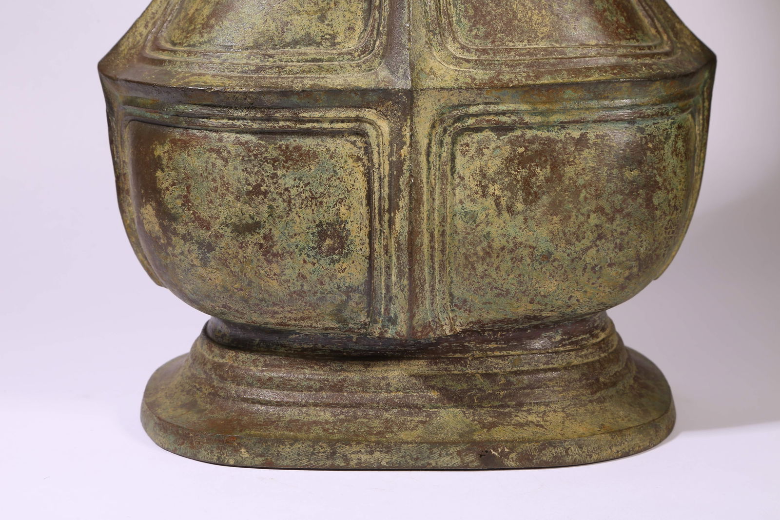 A BRONZE FLAT-HANDLED HU - 4