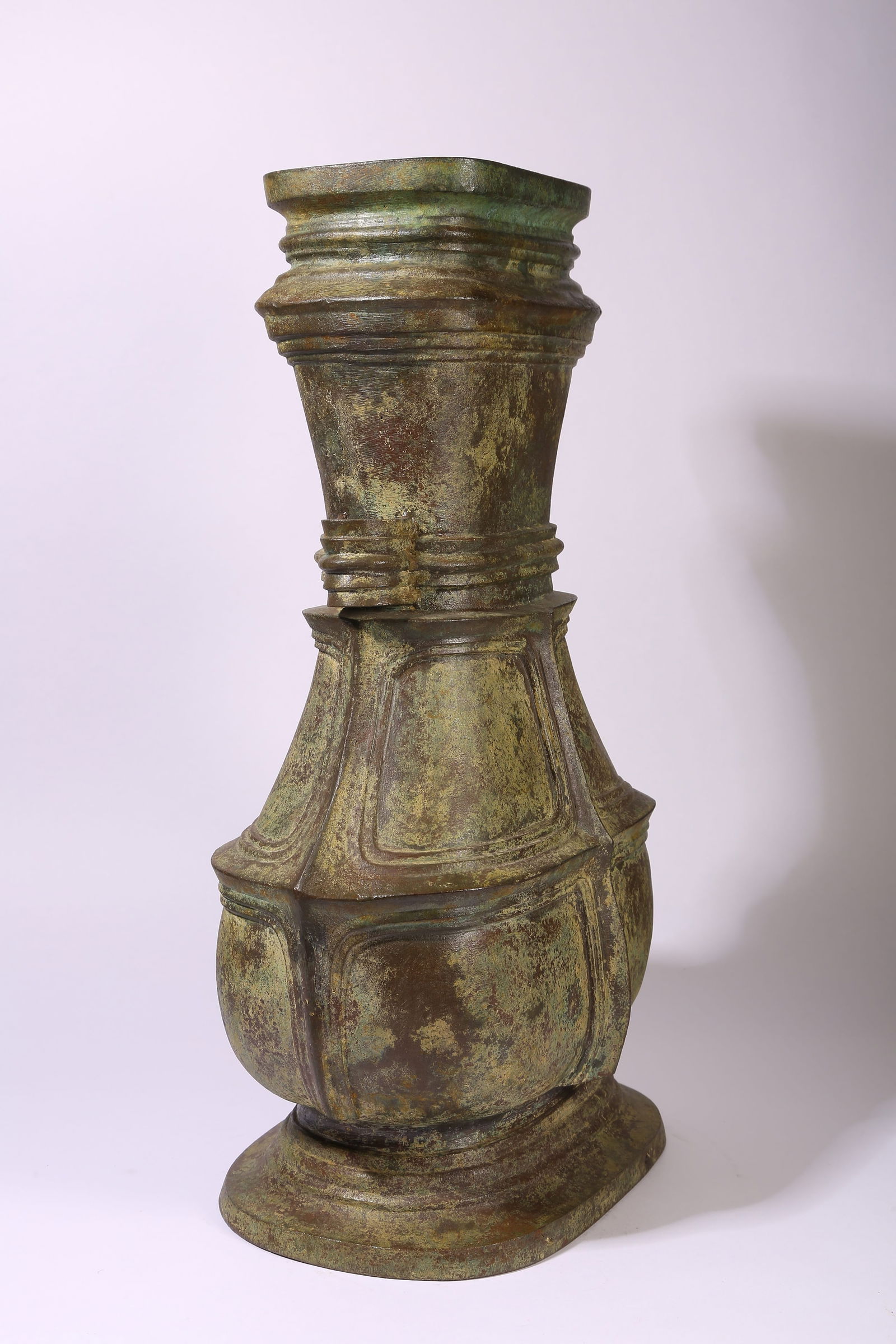 A BRONZE FLAT-HANDLED HU - 5