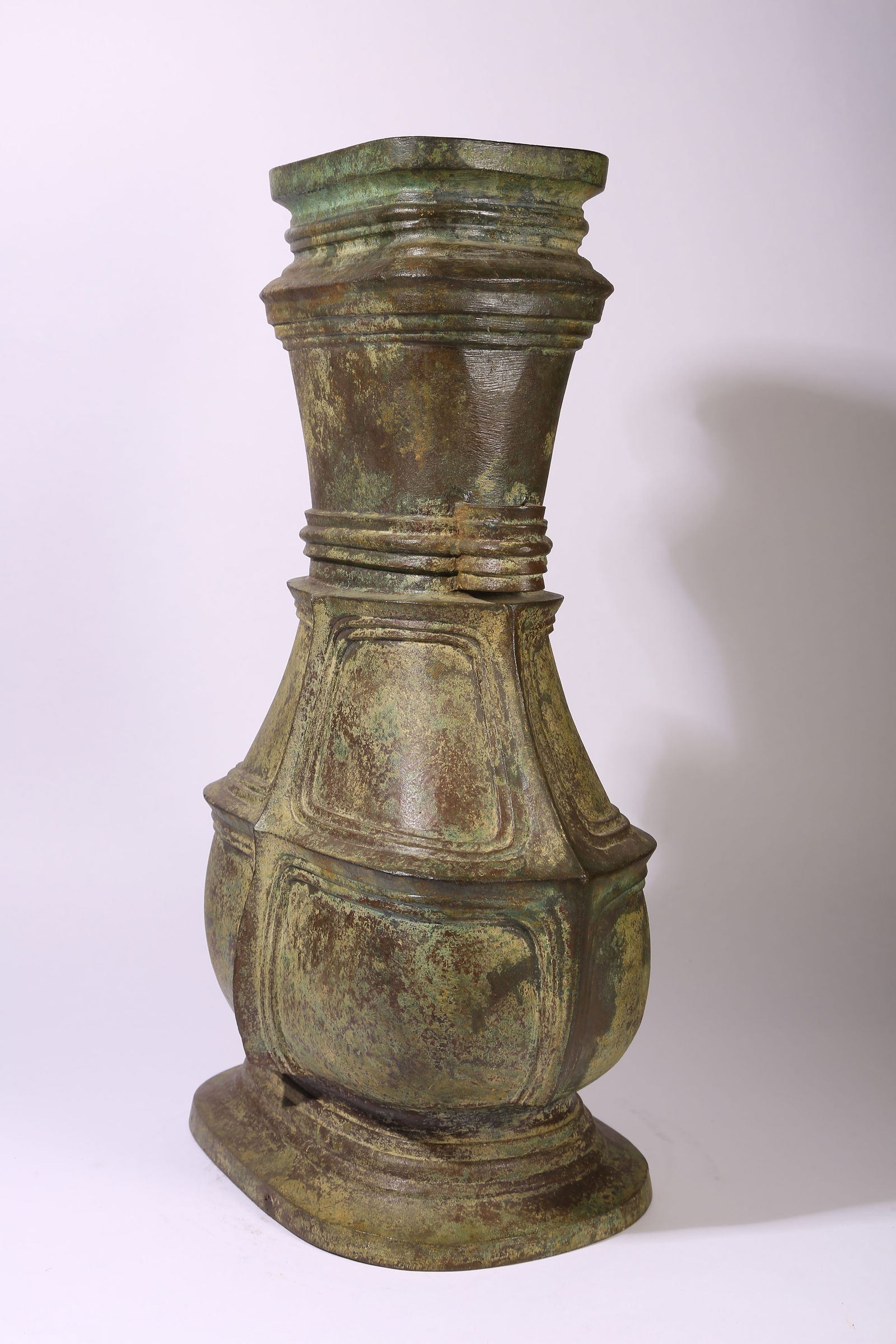 A BRONZE FLAT-HANDLED HU - 6