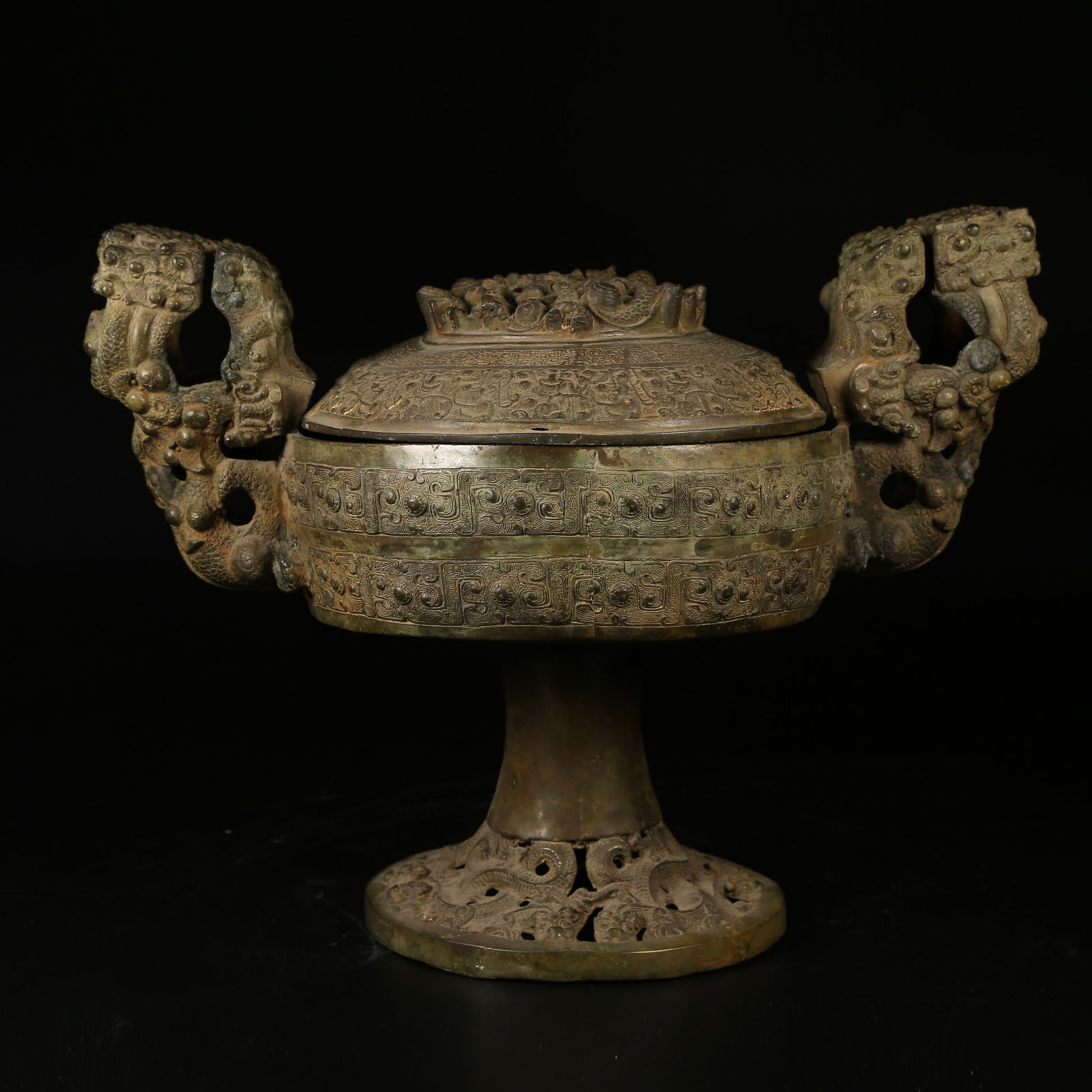 A BRONZE DOU (FOOD CONTAINER): Bronze Dou (Food Container)