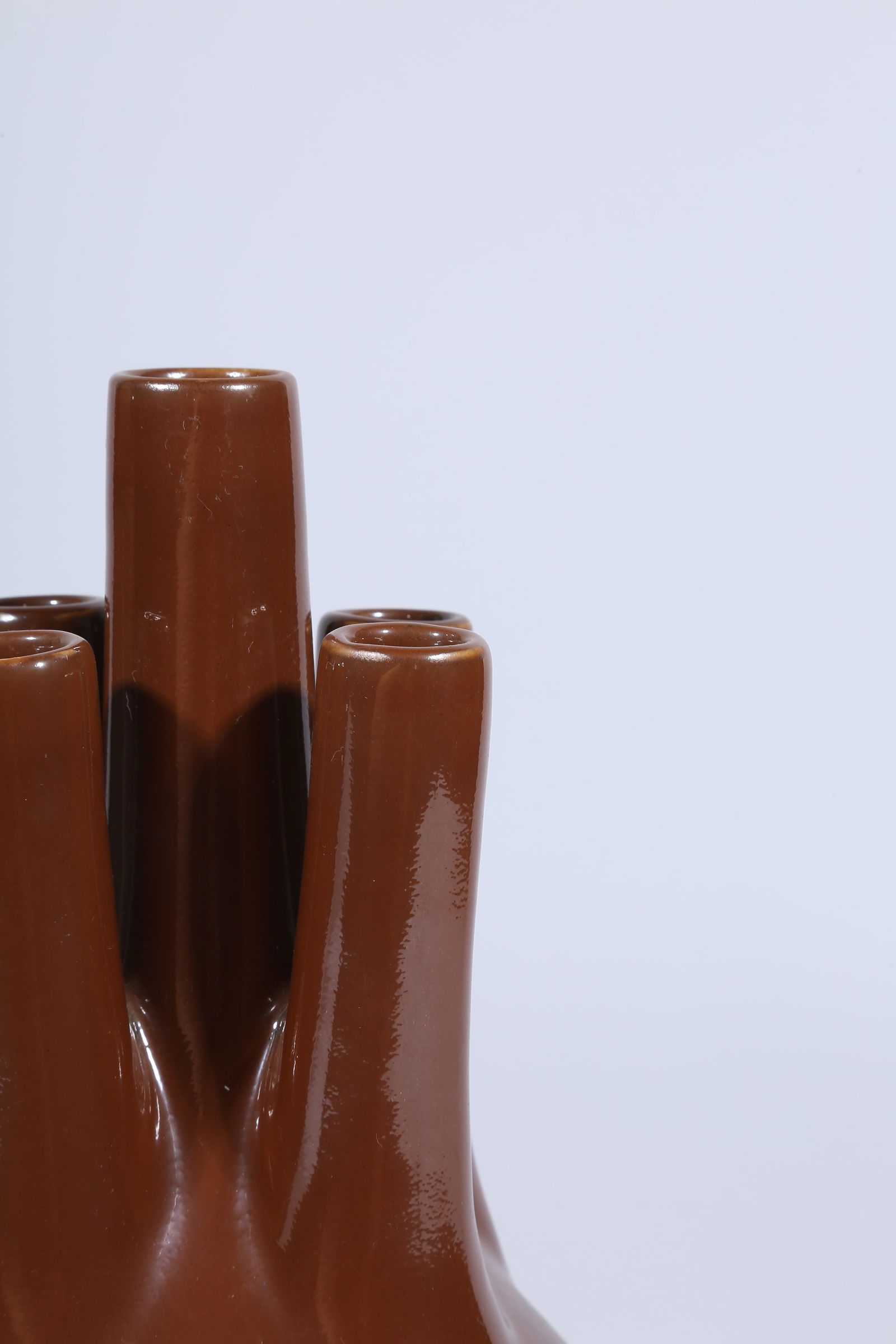 A BROWN GLAZED FIVE-NECKED VASE - 4