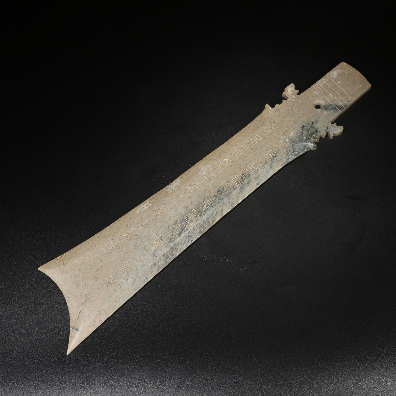 A ANTIQUE JADE CEREMONIAL SCEPTER (YAZHANG) (1 of 7)