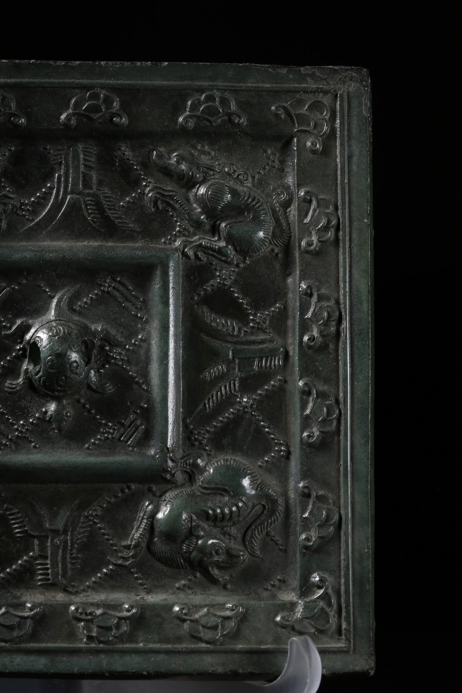 A BRONZE SQUARE MIRROR WITH BEAST-FACE PATTERN - 4