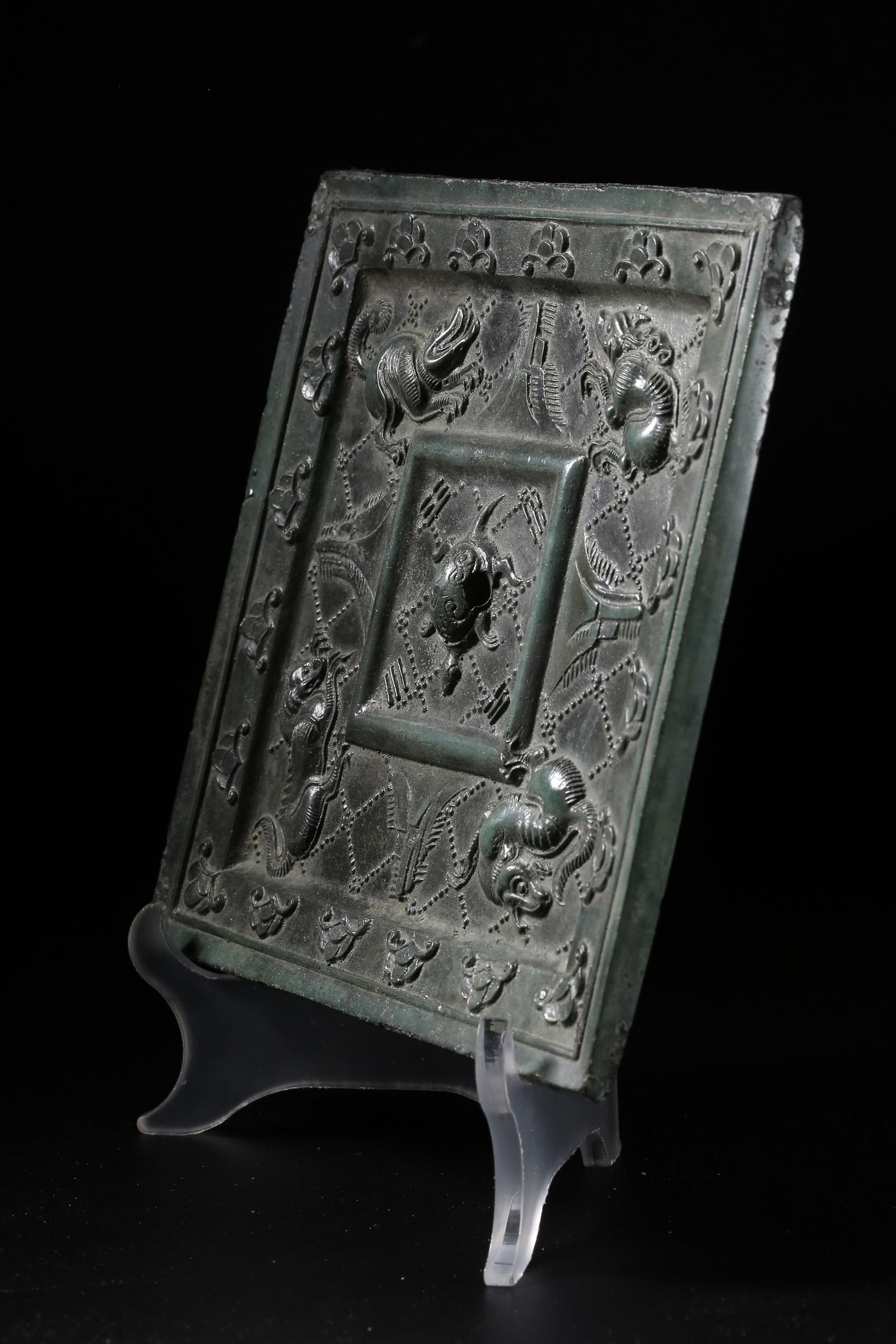 A BRONZE SQUARE MIRROR WITH BEAST-FACE PATTERN - 7