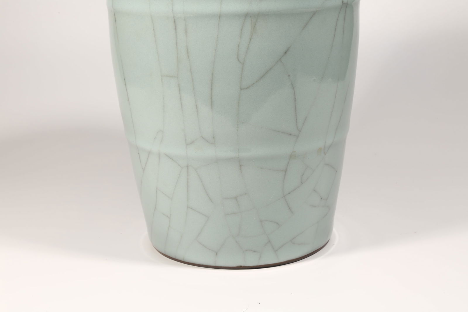 A OFFICIAL KILN SCROLL-PATTERNED BRUSH POT - 7