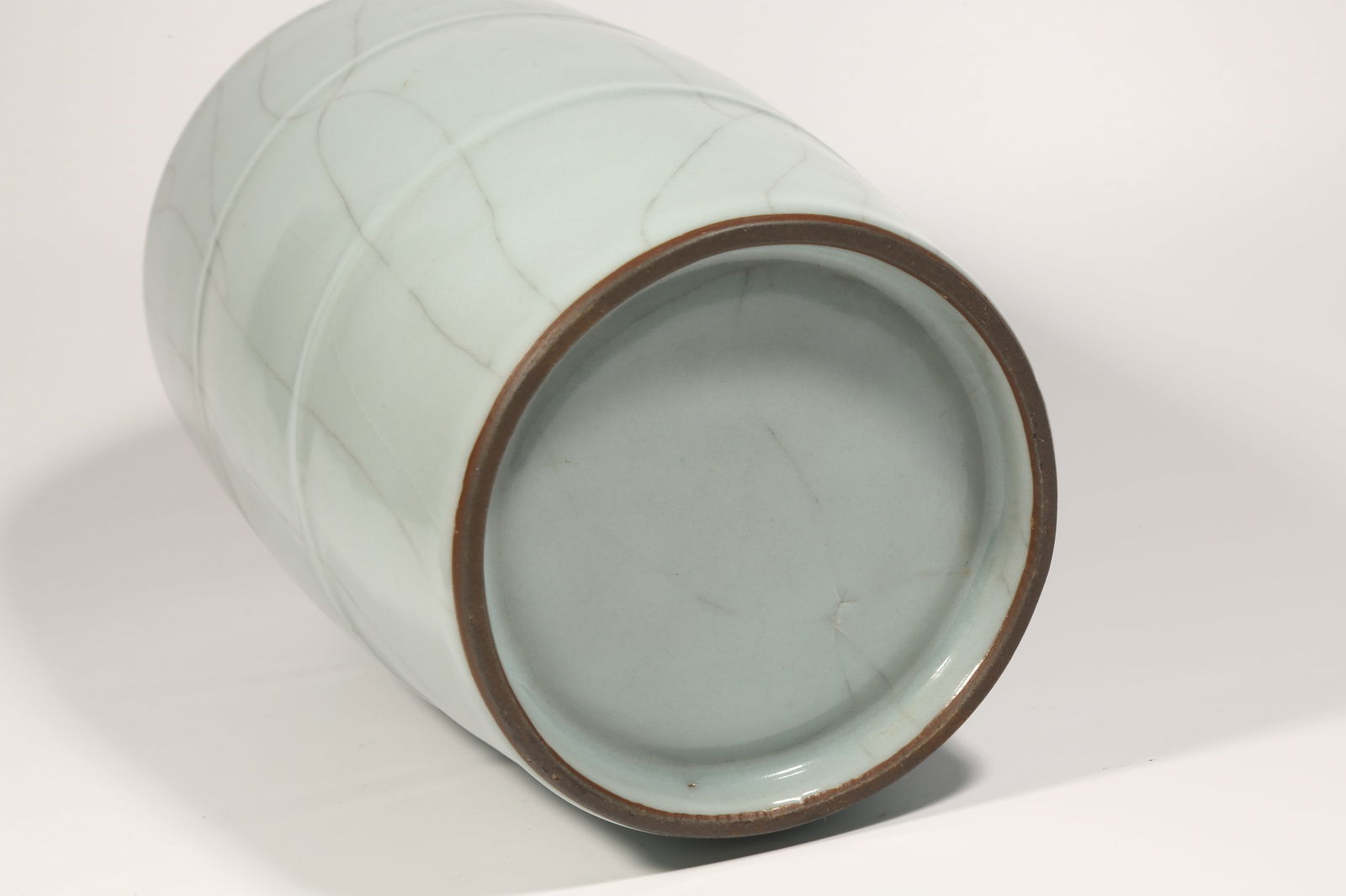 A OFFICIAL KILN SCROLL-PATTERNED BRUSH POT - 9