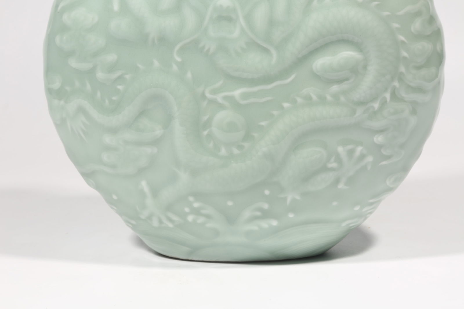 A POWDER BLUE GLAZE CLOUD DRAGON PATTERN FLAT VASE - 7