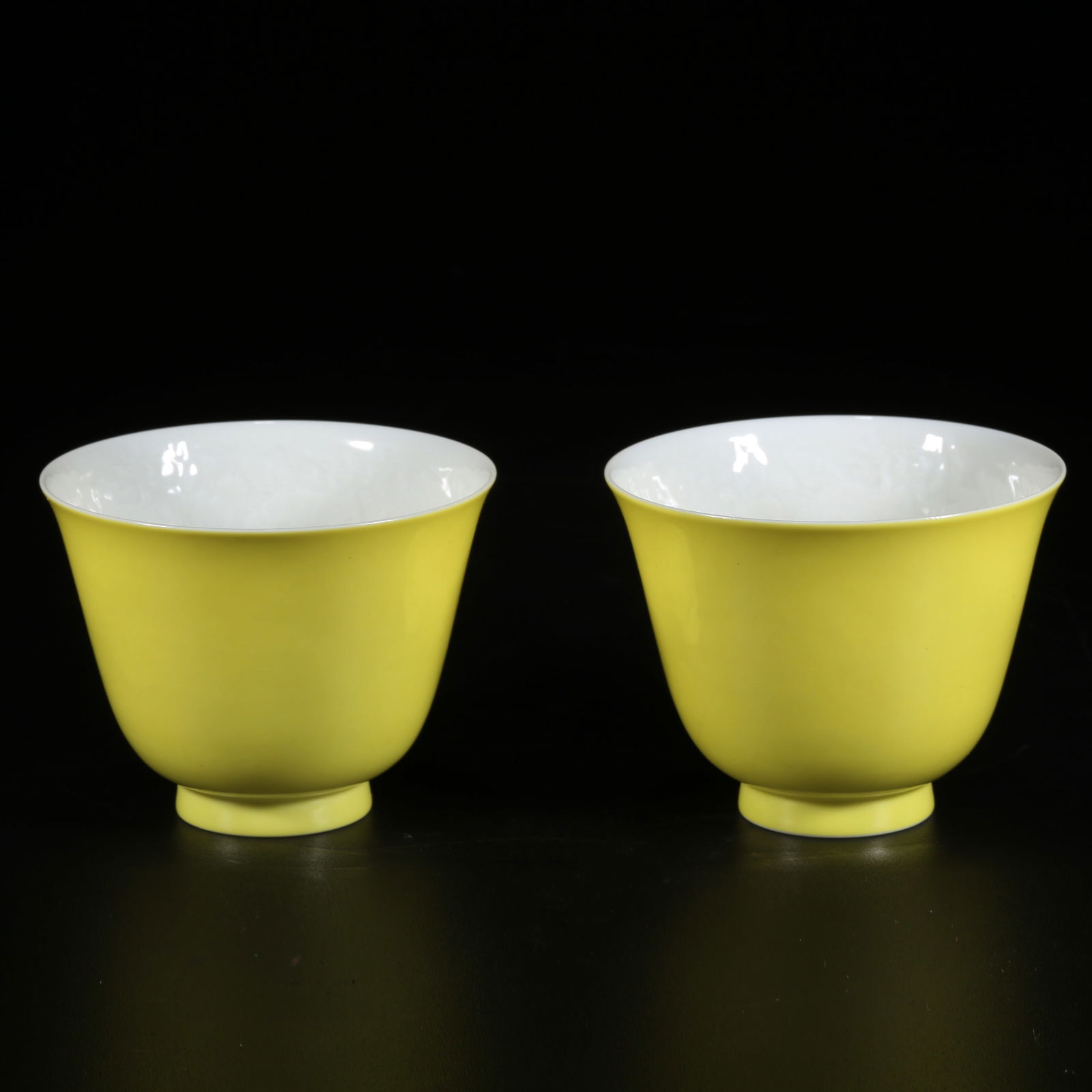A SET OF CUPS WITH LEMON YELLOW EXTERIOR AND INCISED CLOUD AND IMMORTAL CRANE PATTERN INTERIOR: Set of Cups with Lemon Yellow Exterior and Incised Cloud and Immortal Crane Pattern Interior