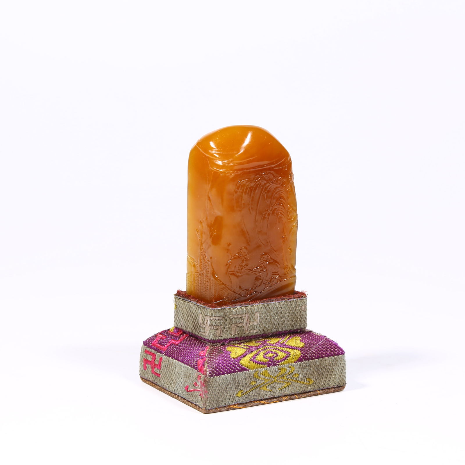 A SHOUSHAN TIANHUANG STONE SEAL WITH SHALLOW-RELIEF FIGURE STORY DESIGN: Shoushan Tianhuang stone seal with shallow-relief figure story design