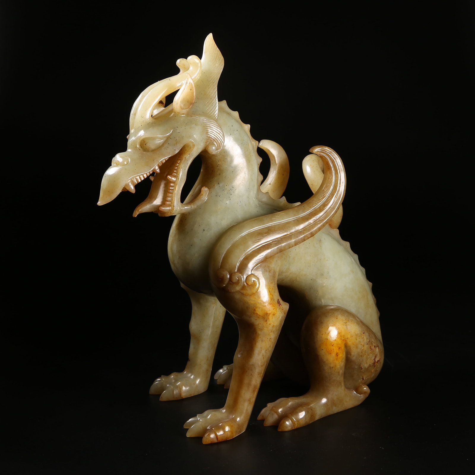 A LIAO DYNASTY ANCIENT JADE SEATED DRAGON FIGURINE: Liao Dynasty Ancient Jade Seated Dragon Figurine