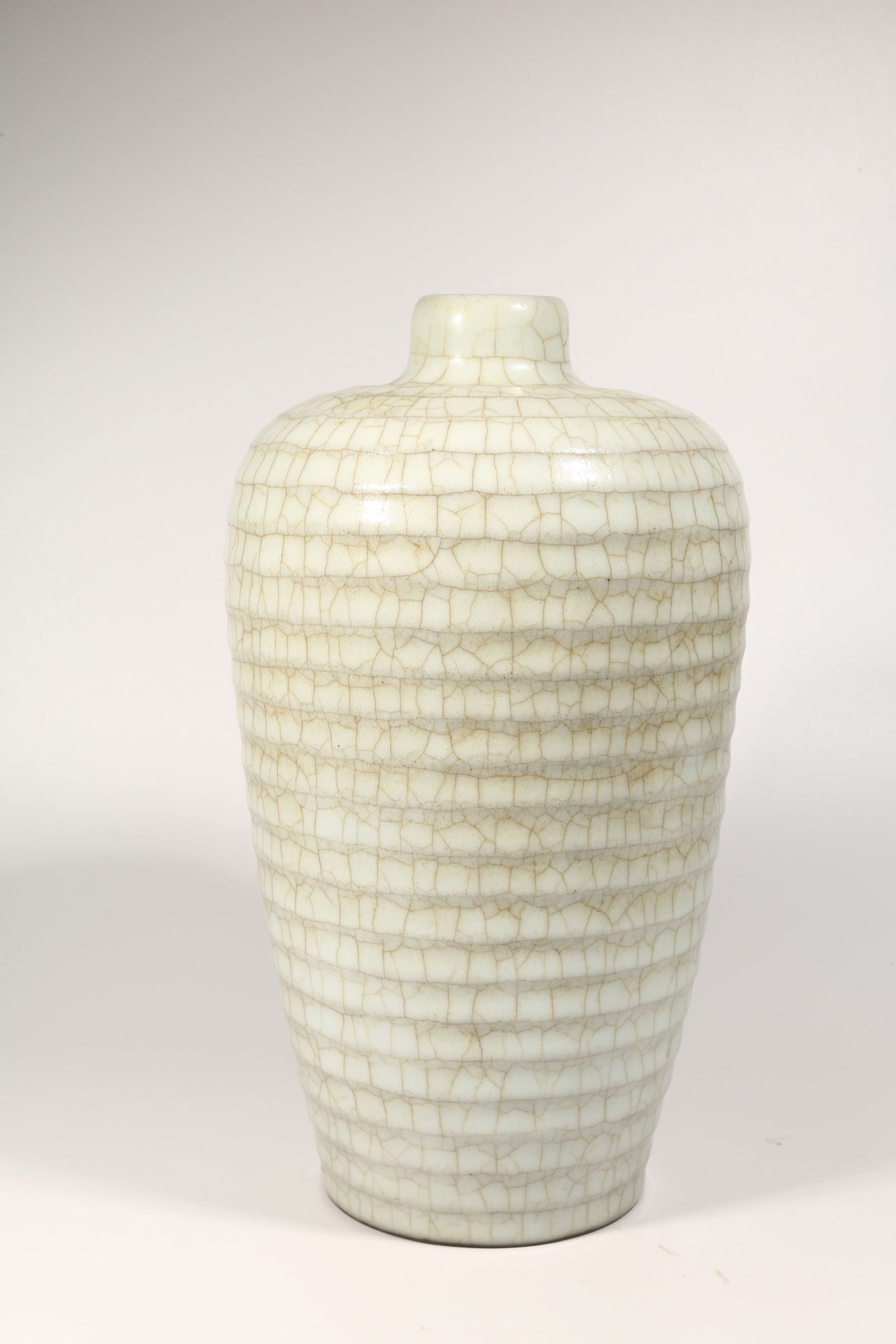 A OFFICIAL KILN STRING-PATTERN PLUM VASE - 2