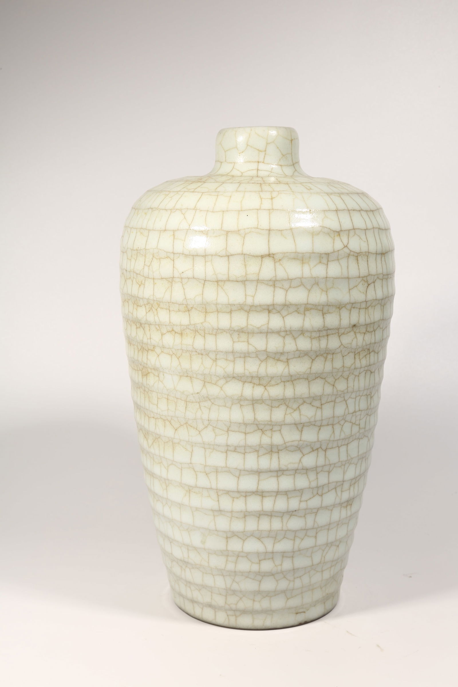 A OFFICIAL KILN STRING-PATTERN PLUM VASE - 3