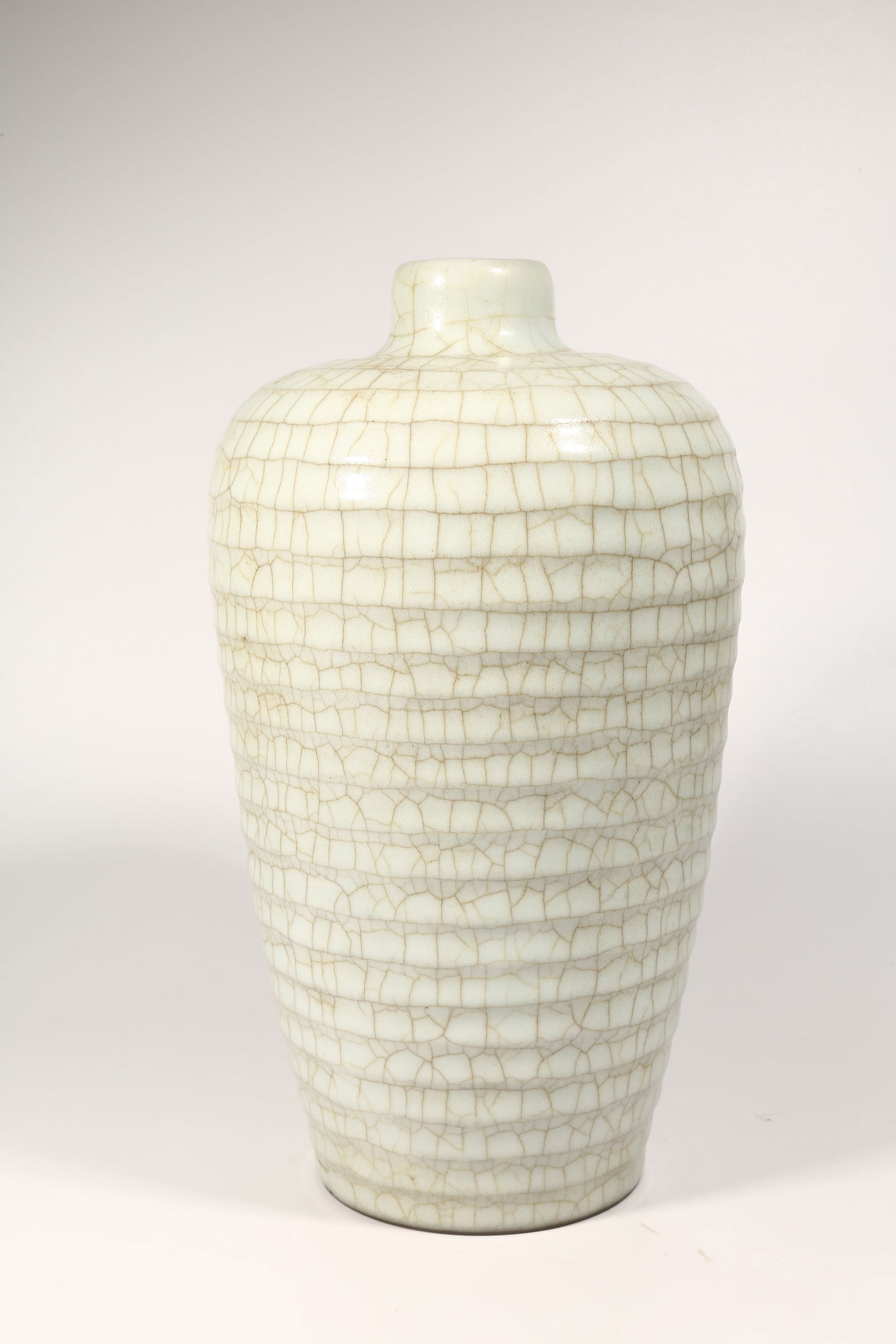 A OFFICIAL KILN STRING-PATTERN PLUM VASE - 4