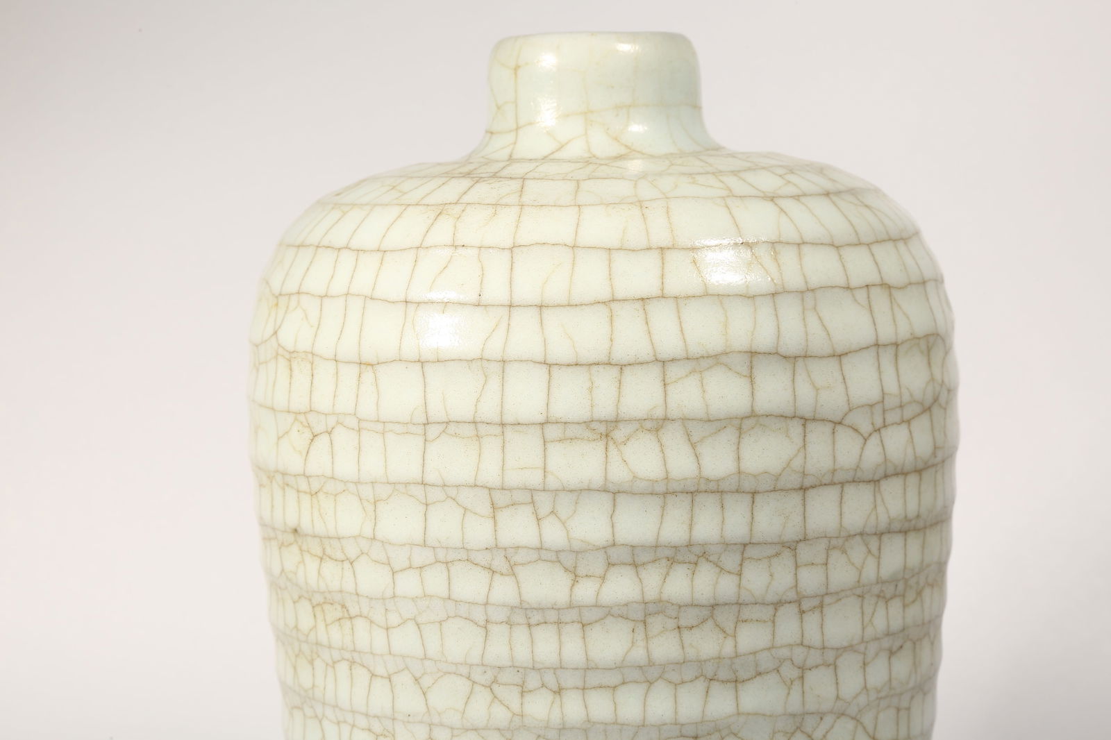 A OFFICIAL KILN STRING-PATTERN PLUM VASE - 5