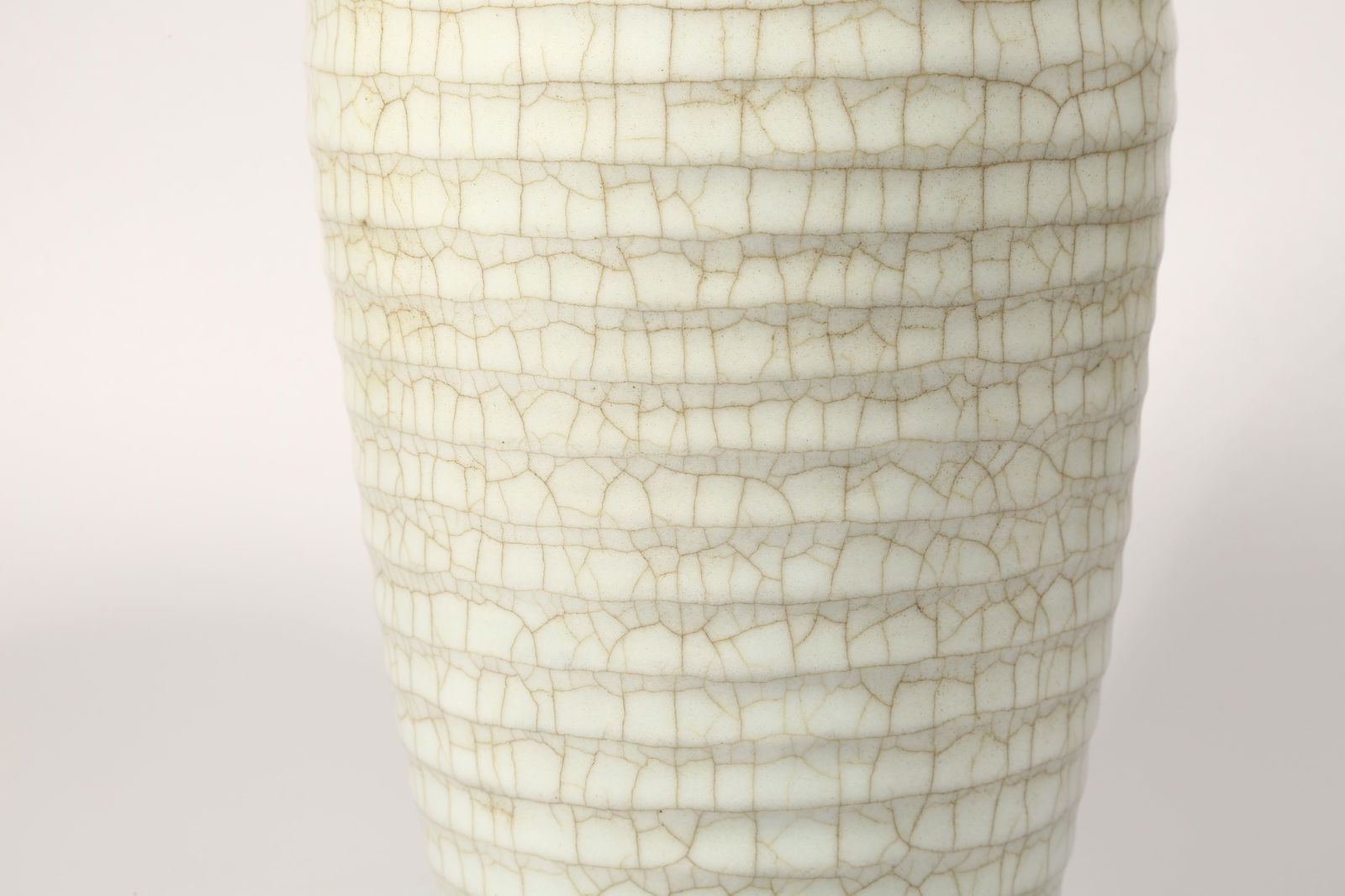 A OFFICIAL KILN STRING-PATTERN PLUM VASE - 6