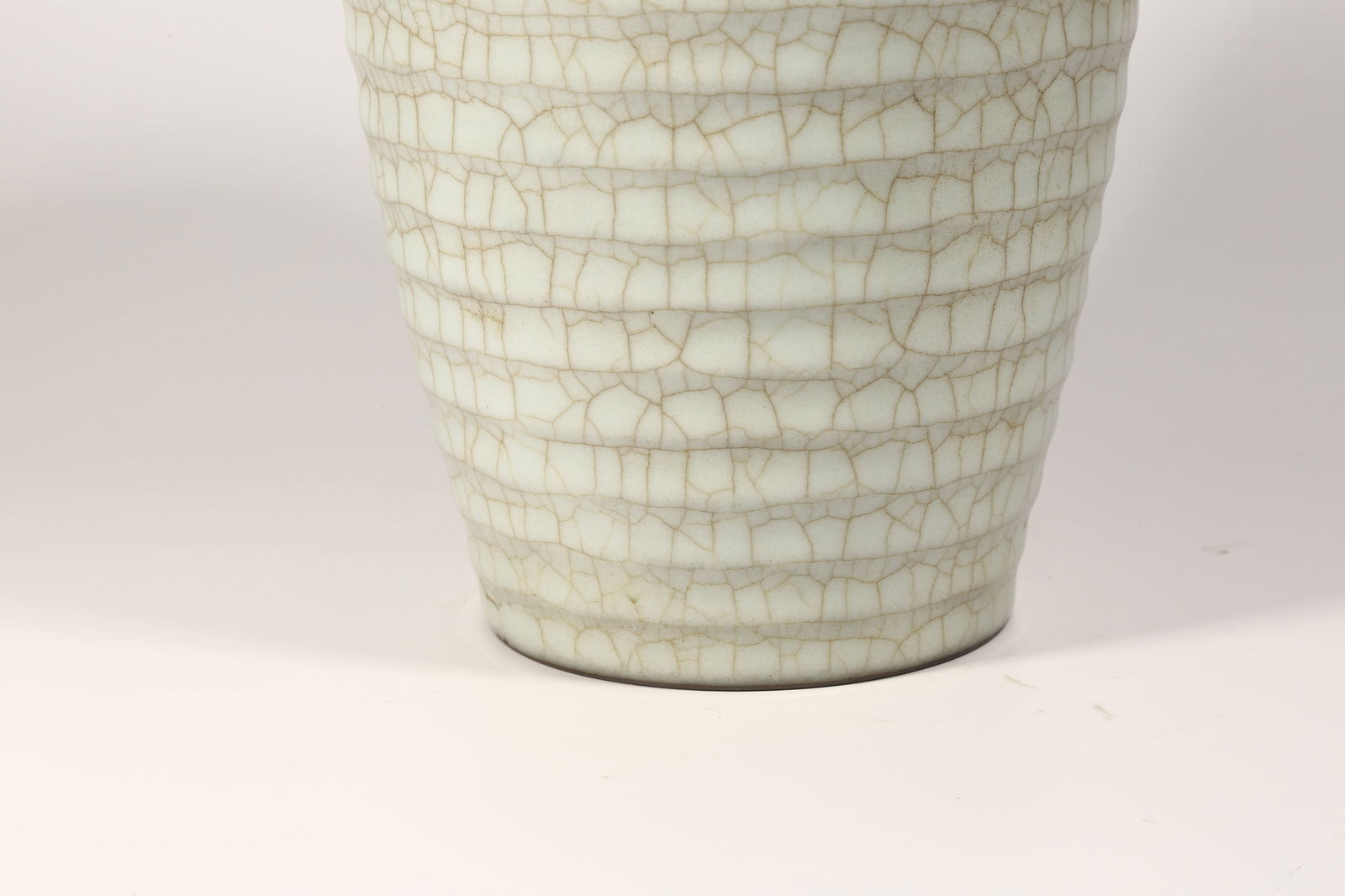 A OFFICIAL KILN STRING-PATTERN PLUM VASE - 7