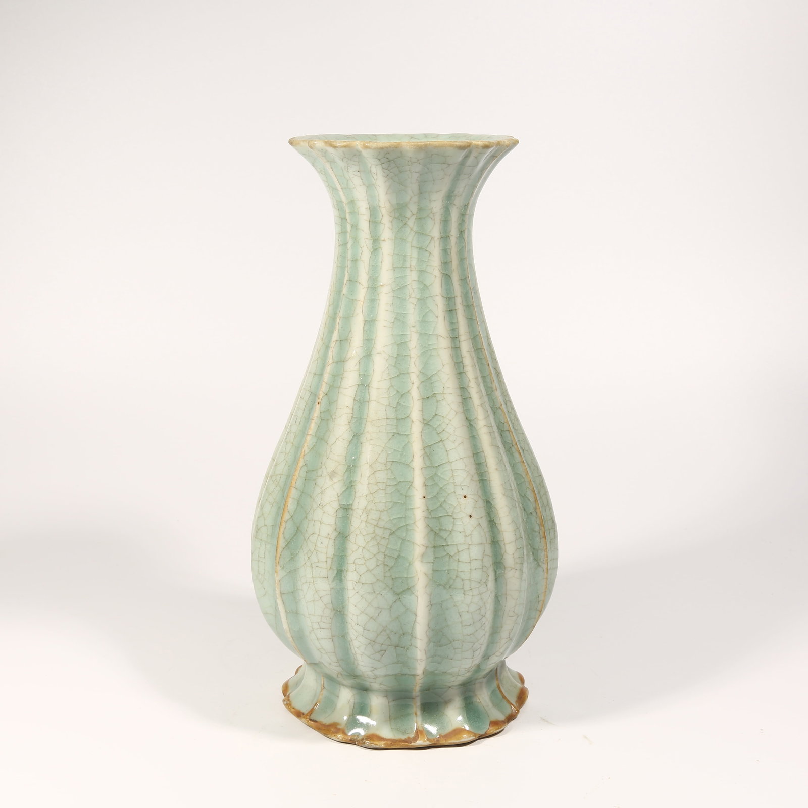 A LONGQUAN KILN FLORAL-RIM VASE: Longquan Kiln Floral-Rim Vase