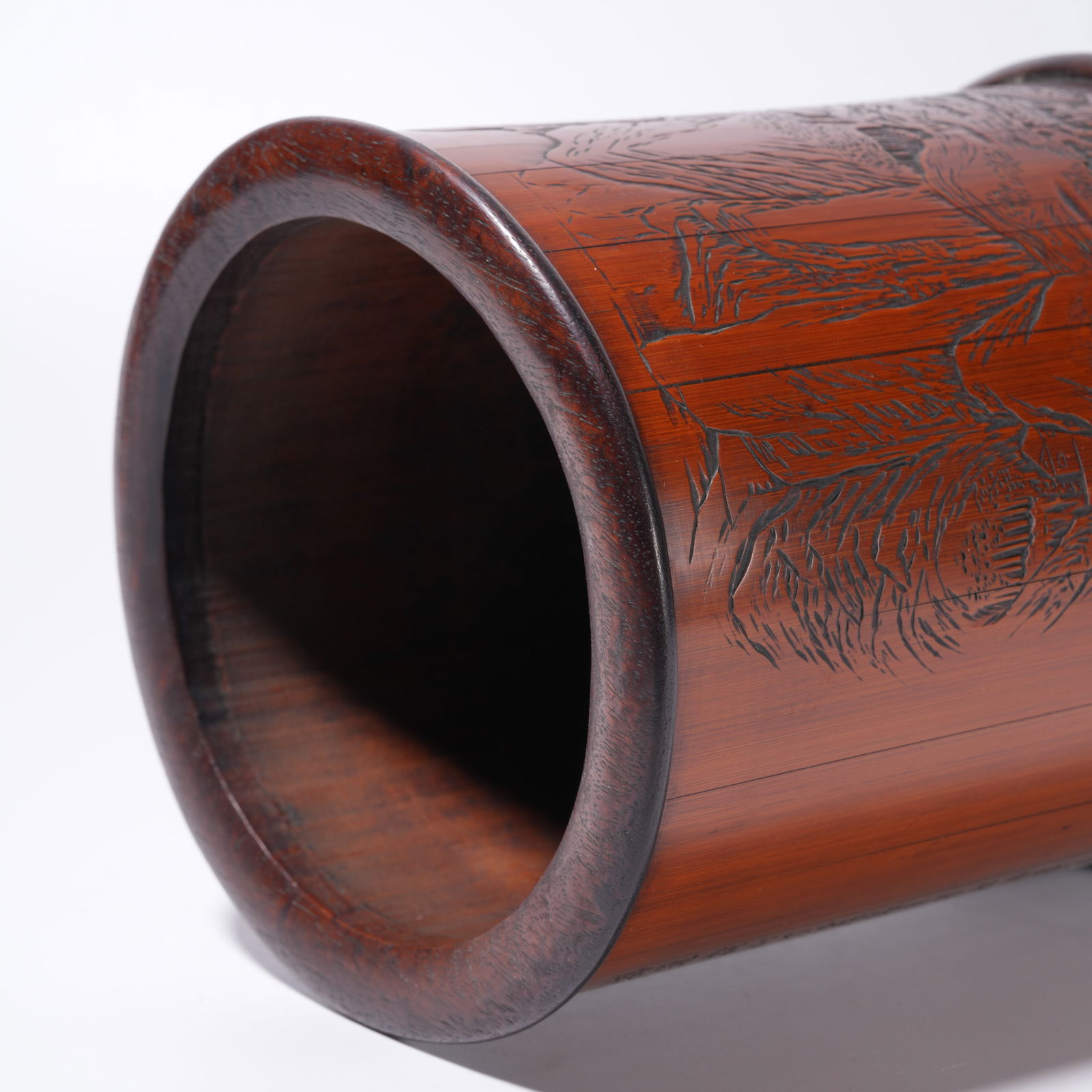 A BAMBOO ROOT CARVING LANDSCAPE-PATTERN BRUSH HOLDER - 8