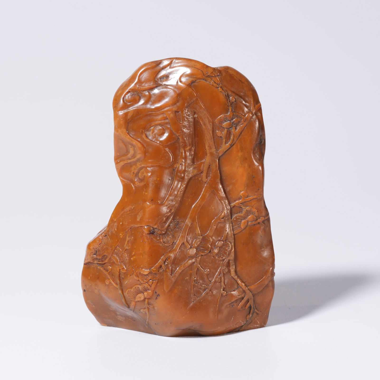 A SHOUSHAN TIANHUANG STONE CARVED FLORAL DISPLAY PIECE: Shoushan Tianhuang stone carved floral display piece