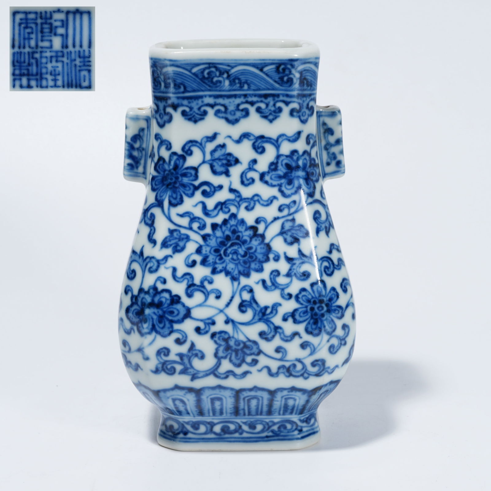 A BLUE-AND-WHITE DOUBLE-HANDLED VASE WITH LIAN-ZHI FLOWER MOTIF: Blue-and-White Double-Handled Vase with Lian-Zhi Flower Motif