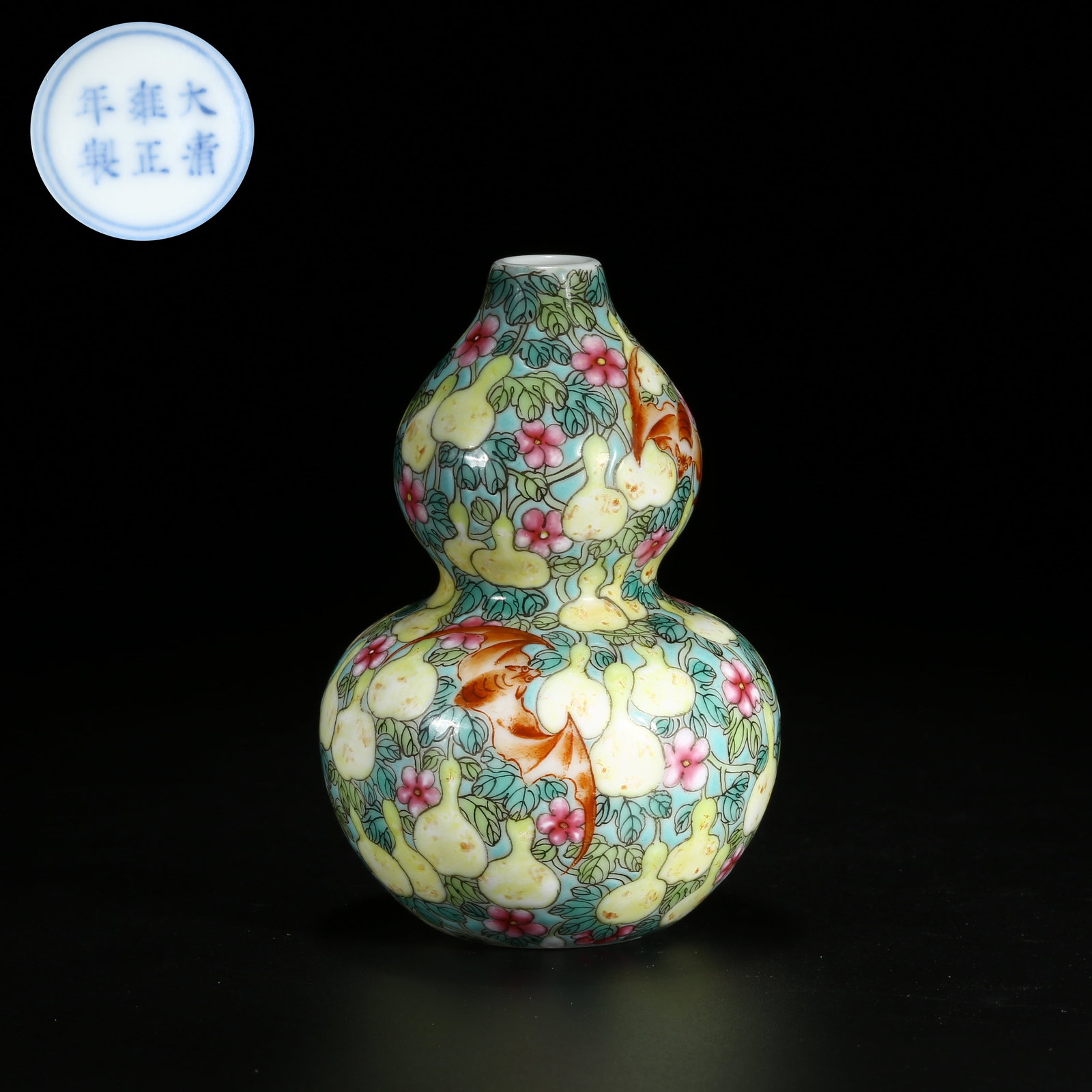 A FAMILLE ROSE GOURD VASE WITH "PROSPERITY AND LONGEVITY FOR GENERATIONS" DESIGN (1 of 9)