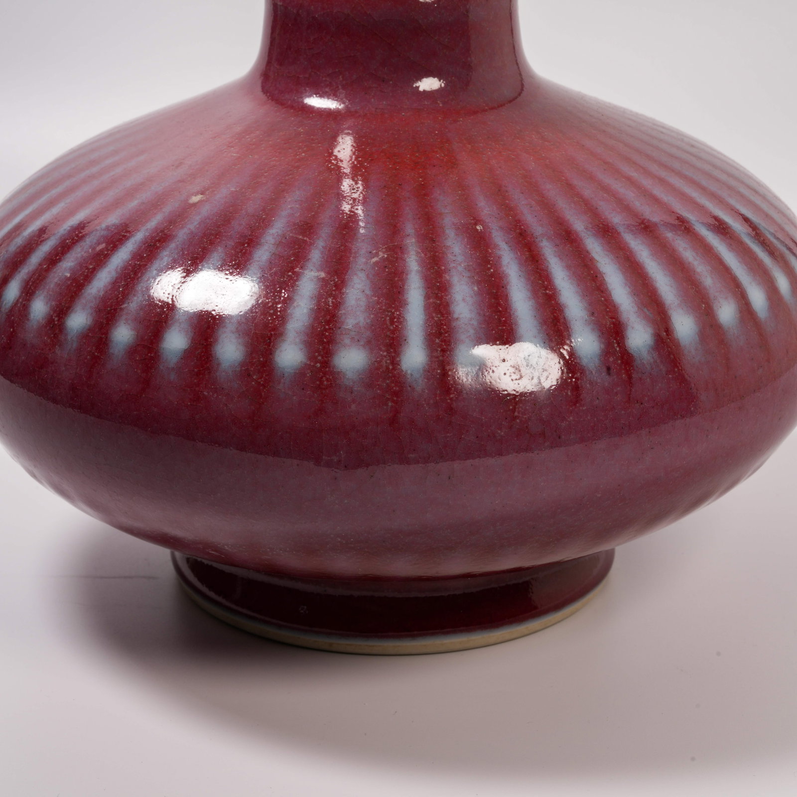 A FLAMBÉ-GLAZED LONG-NECK VASE WITH STRING PATTERN - 3