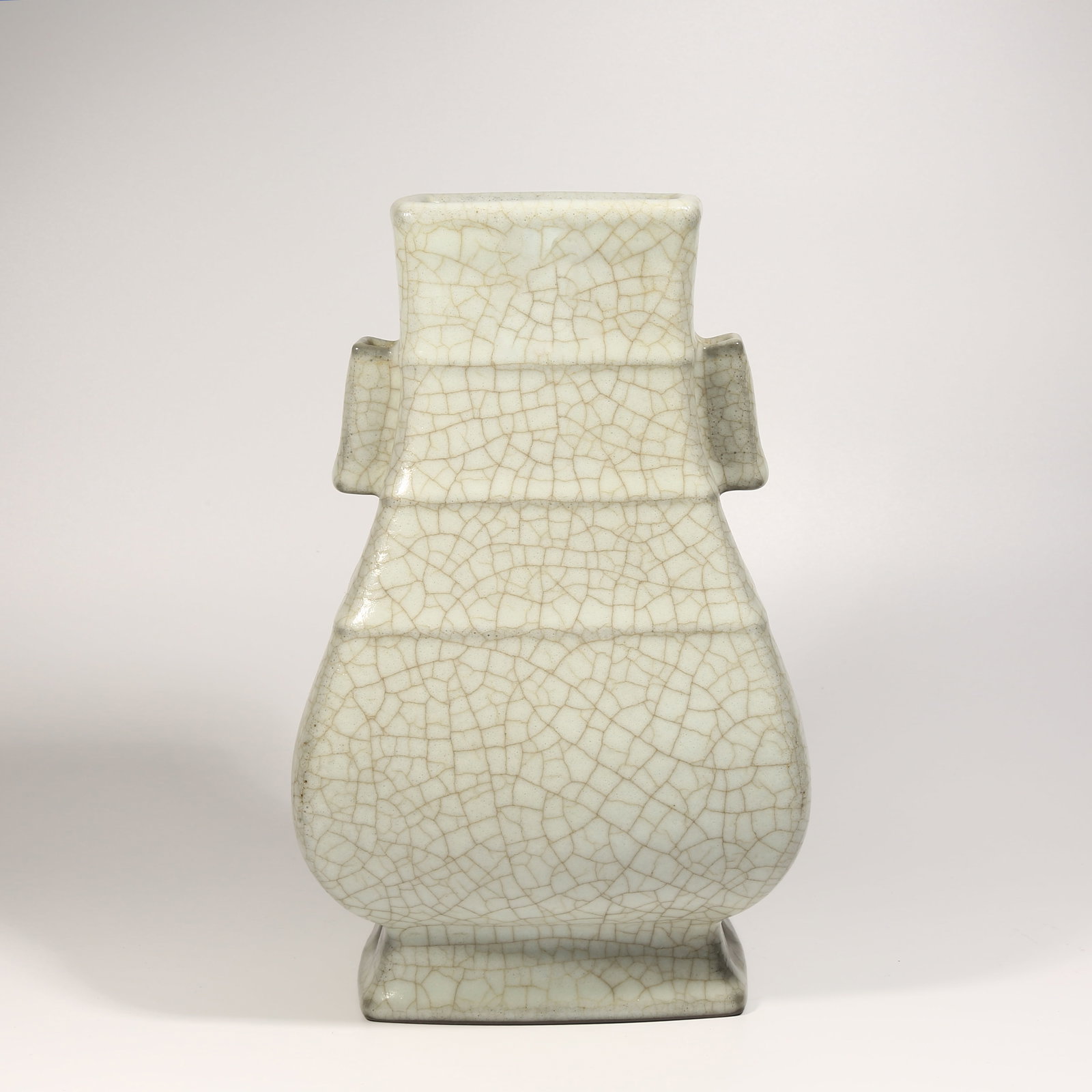 A GE KILN LOOP-HANDLED VASE (1 of 9)